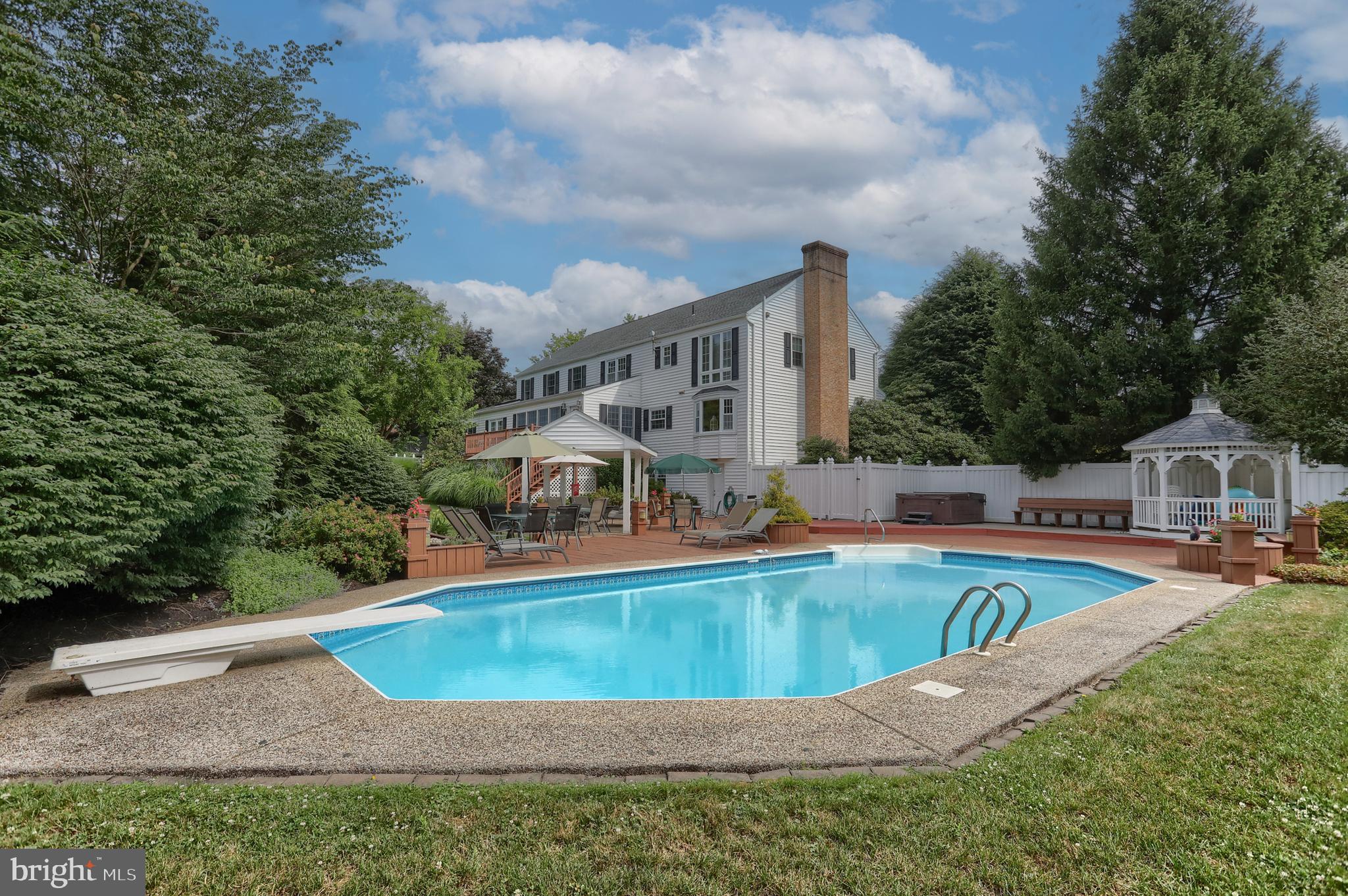 BANBURY CROSS - Residential