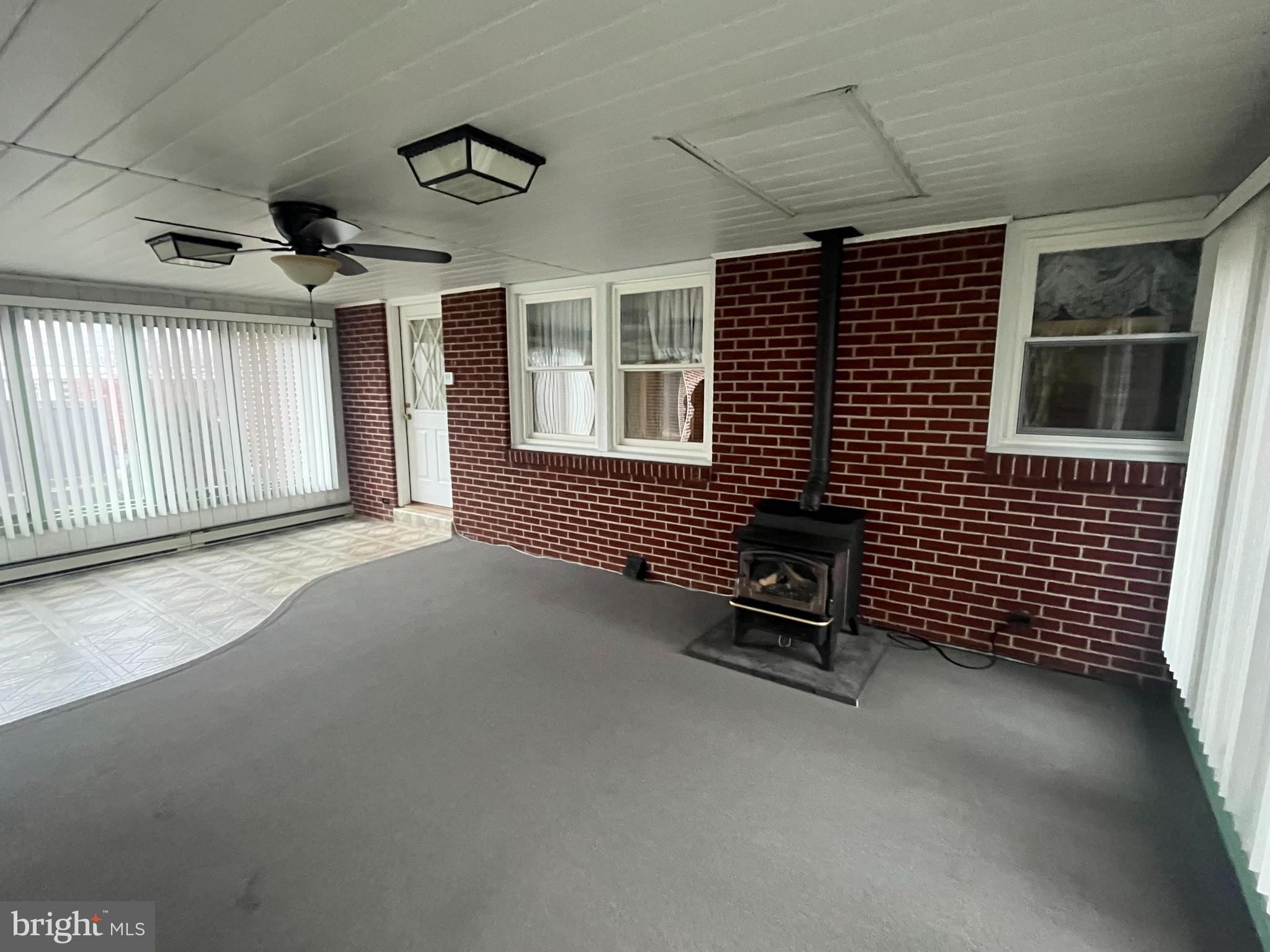 NORTH LONDONDERRY - Residential