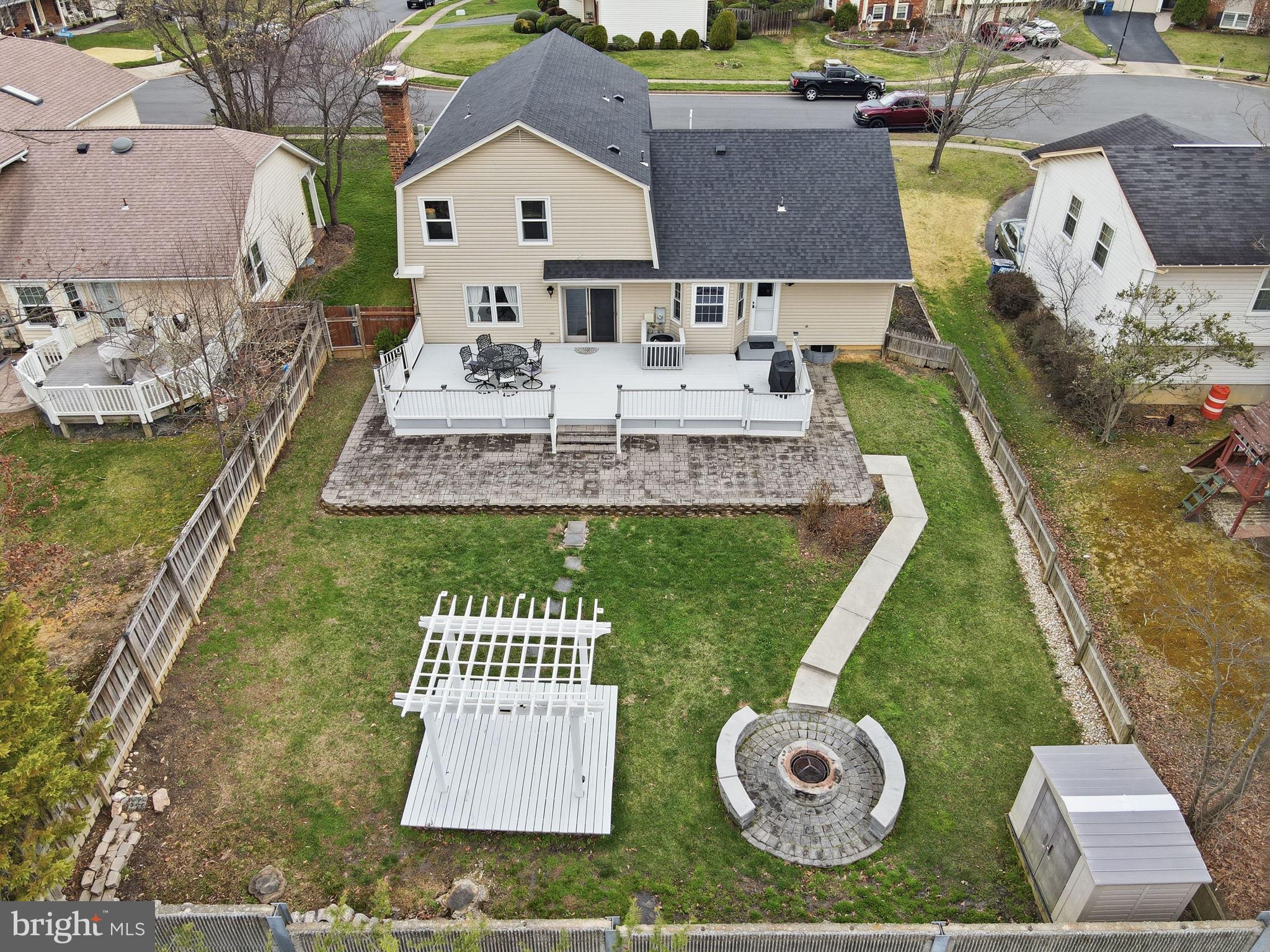 LONGWOOD KNOLLS - Residential