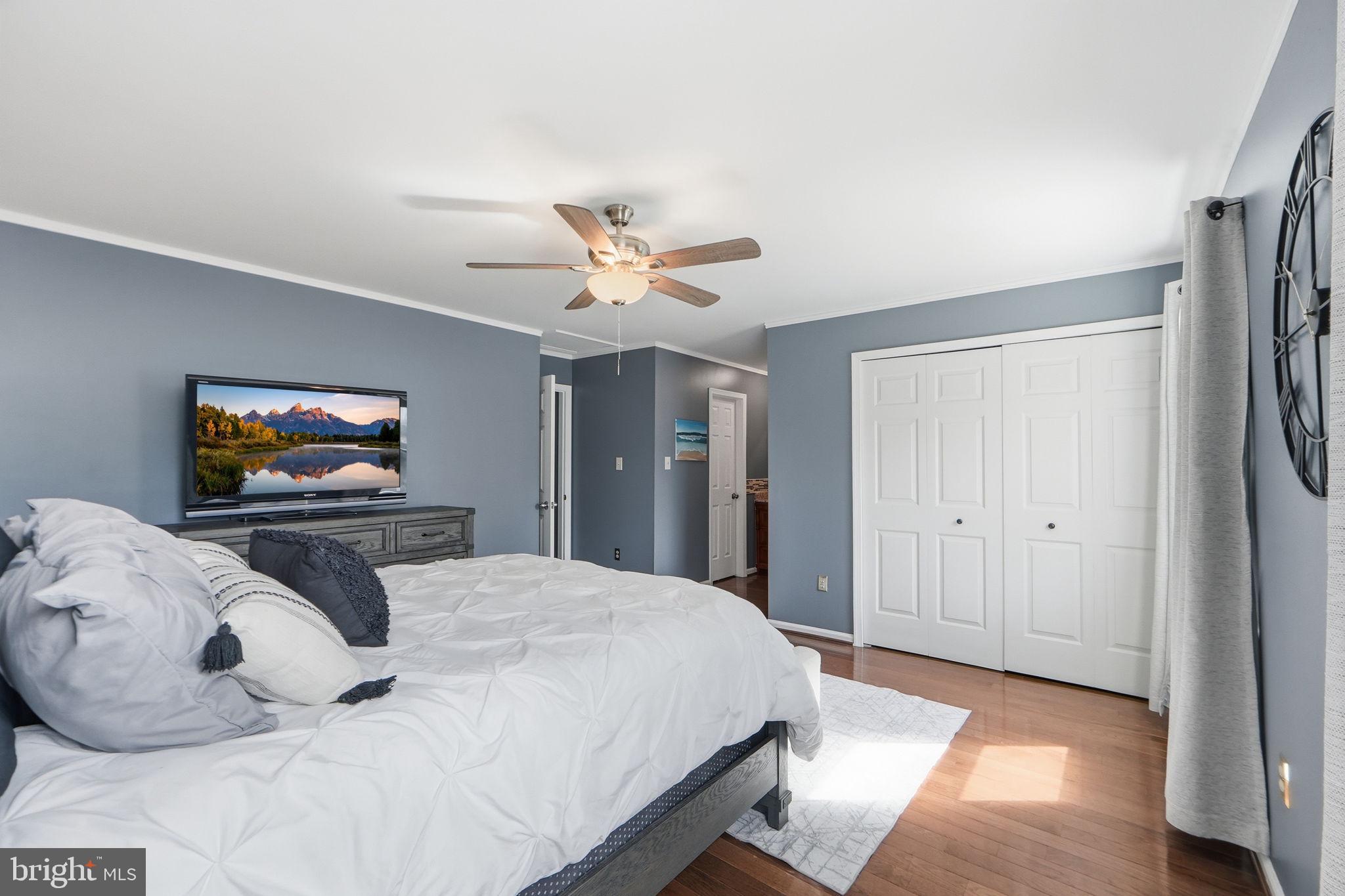 LONGWOOD KNOLLS - Residential