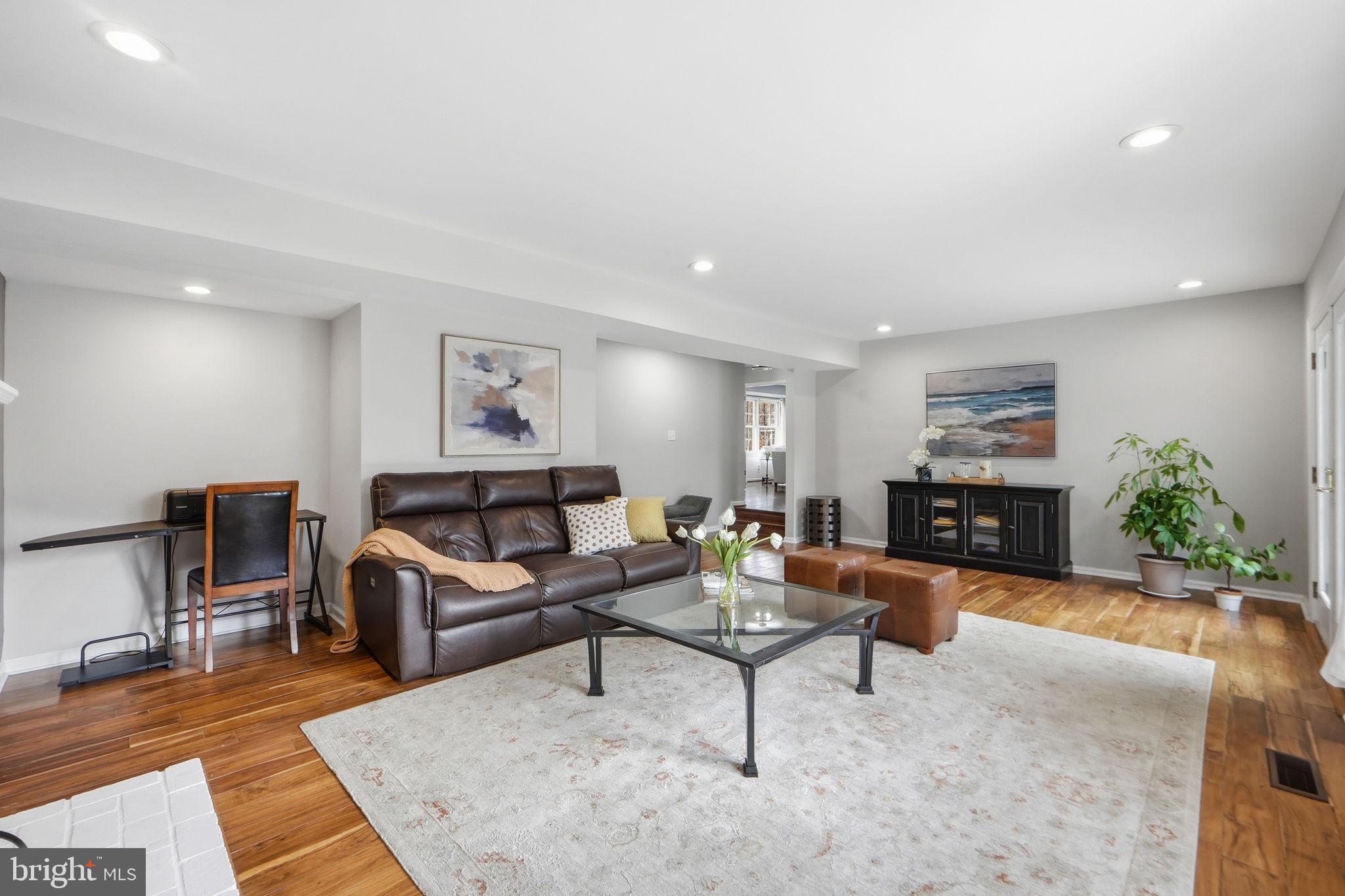 LONGWOOD KNOLLS - Residential