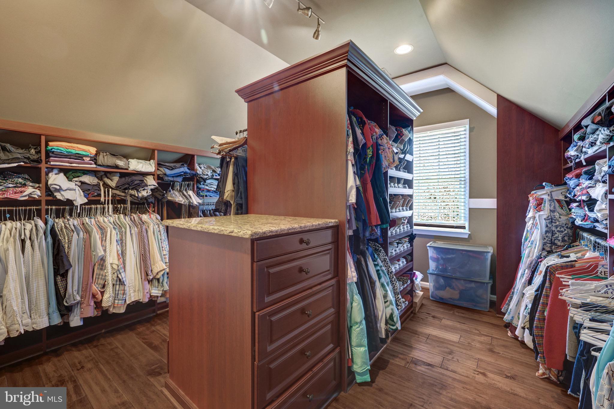 OAKTON RIDGE - Residential