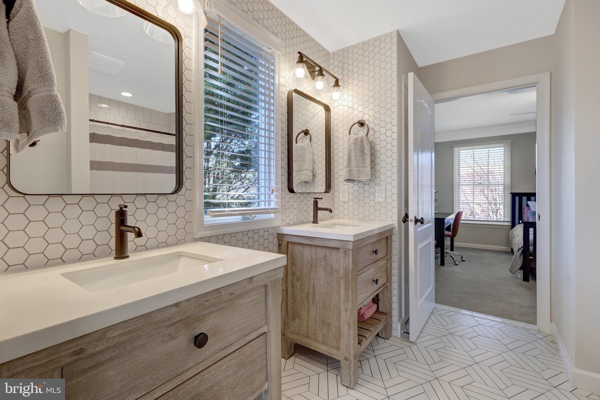 OAKTON RIDGE - Residential