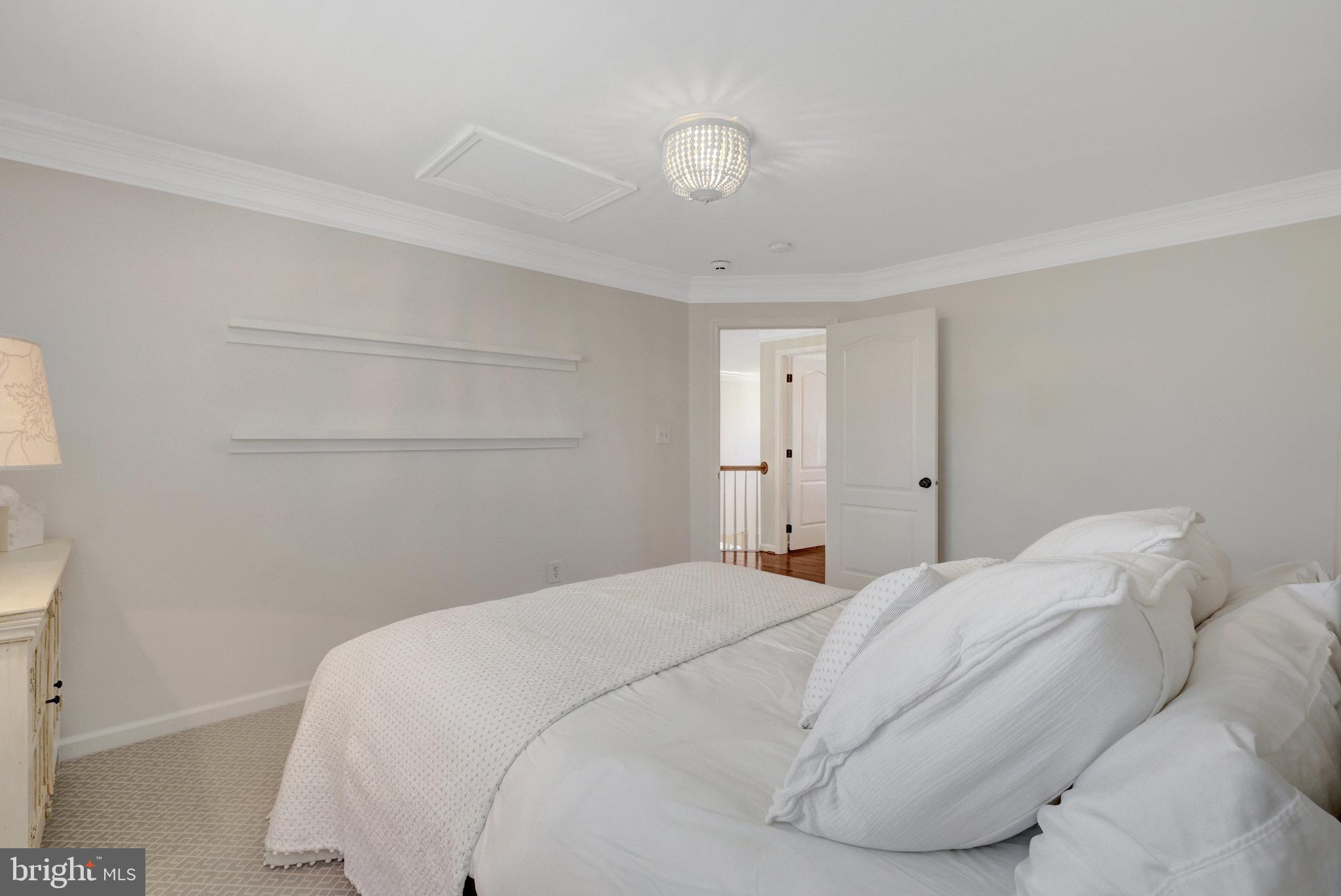 OAKTON RIDGE - Residential