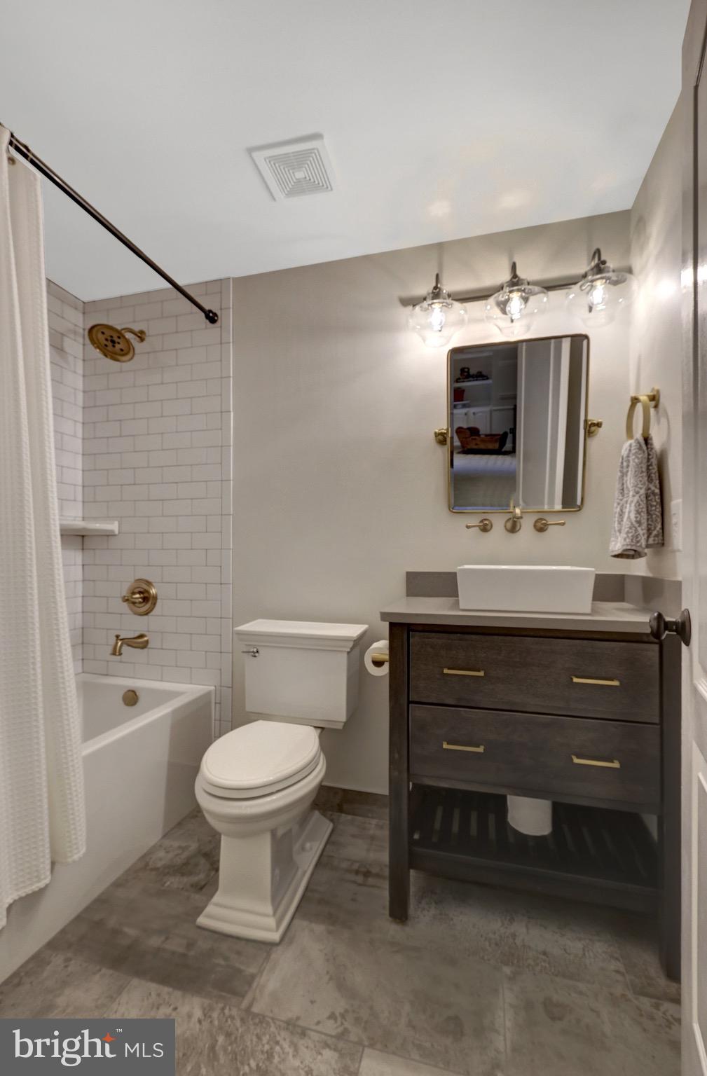 OAKTON RIDGE - Residential