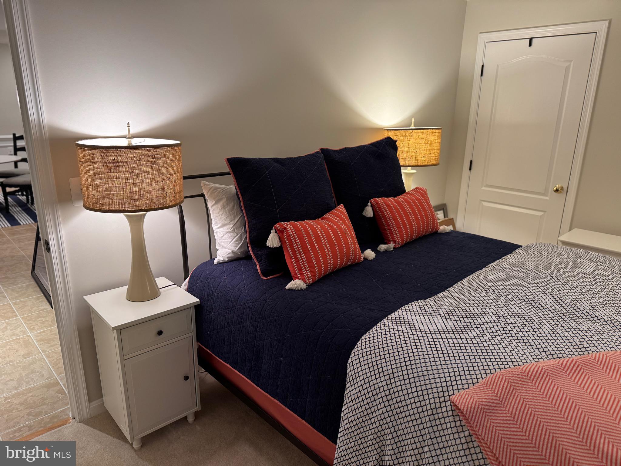 OAKTON RIDGE - Residential