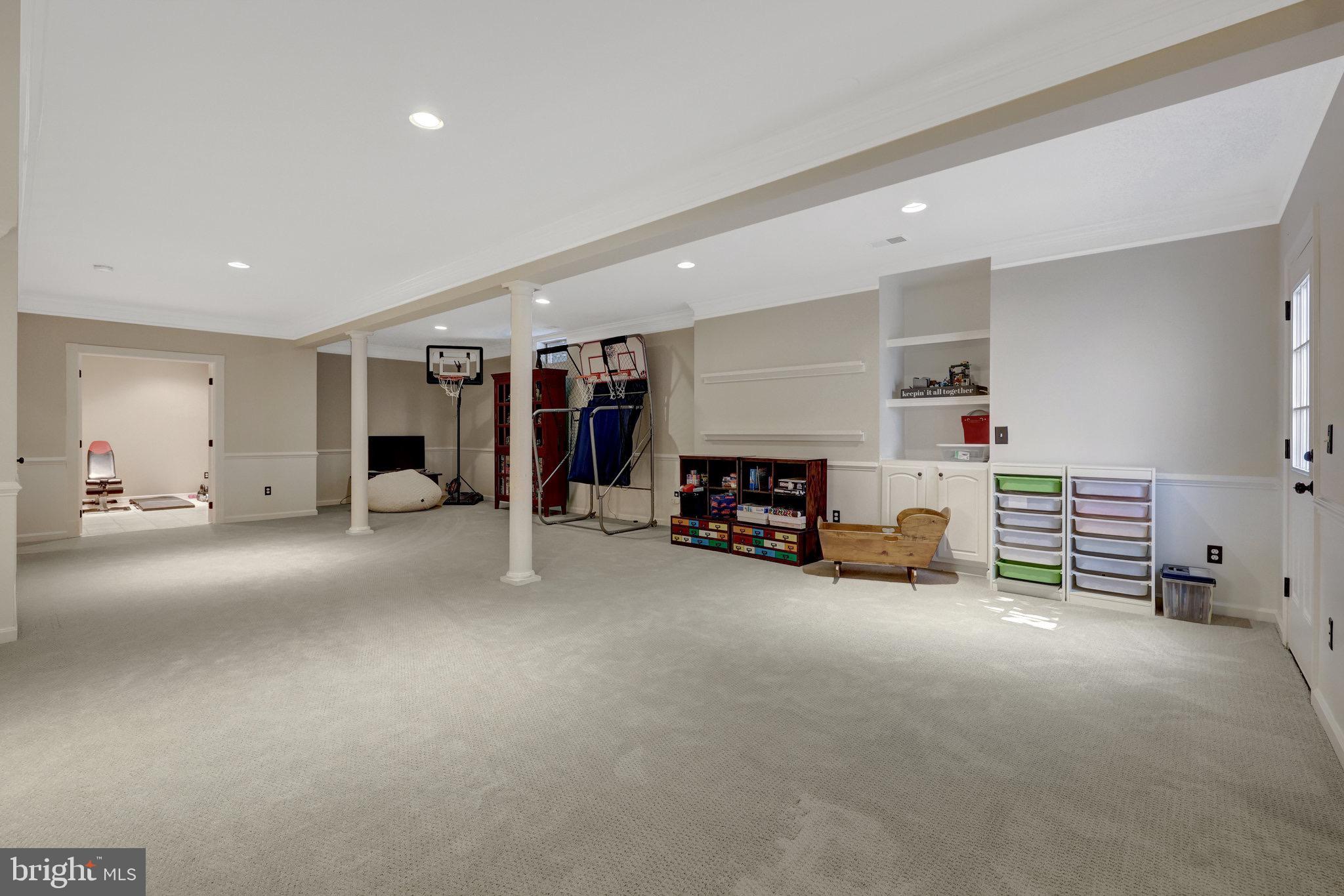 OAKTON RIDGE - Residential