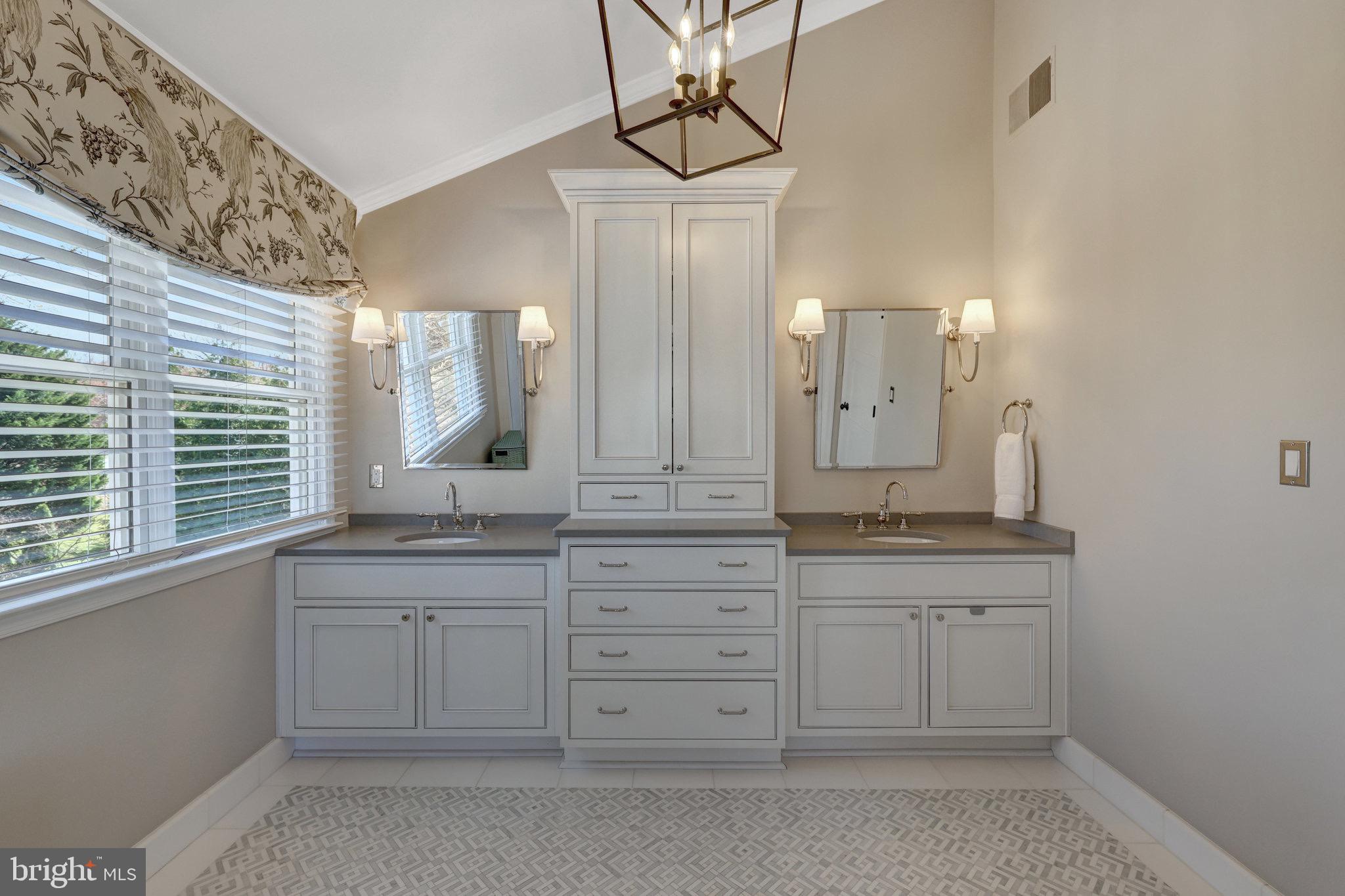 OAKTON RIDGE - Residential