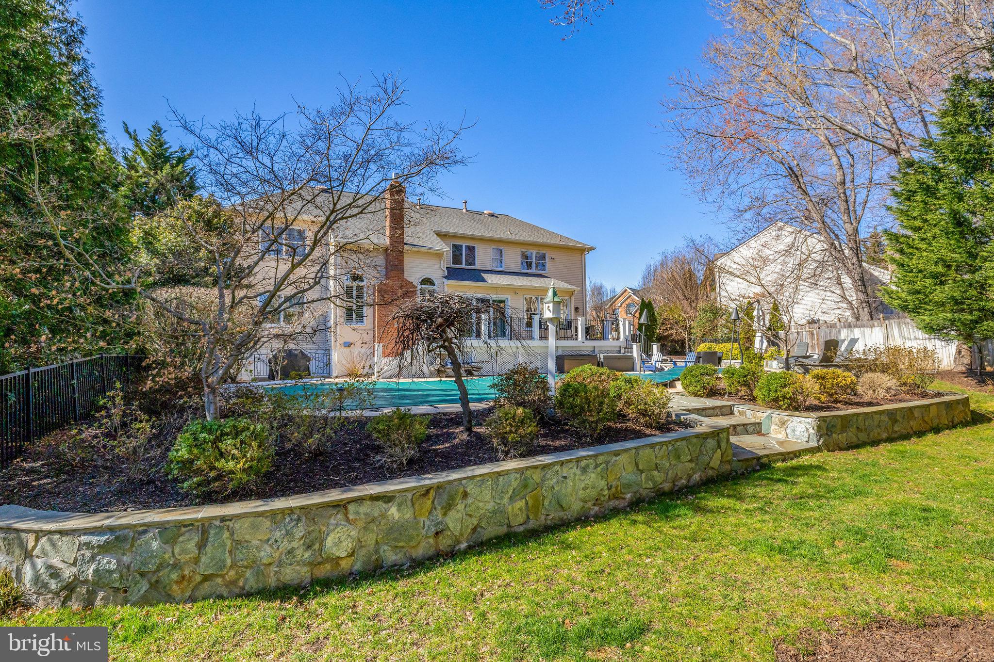 OAKTON RIDGE - Residential