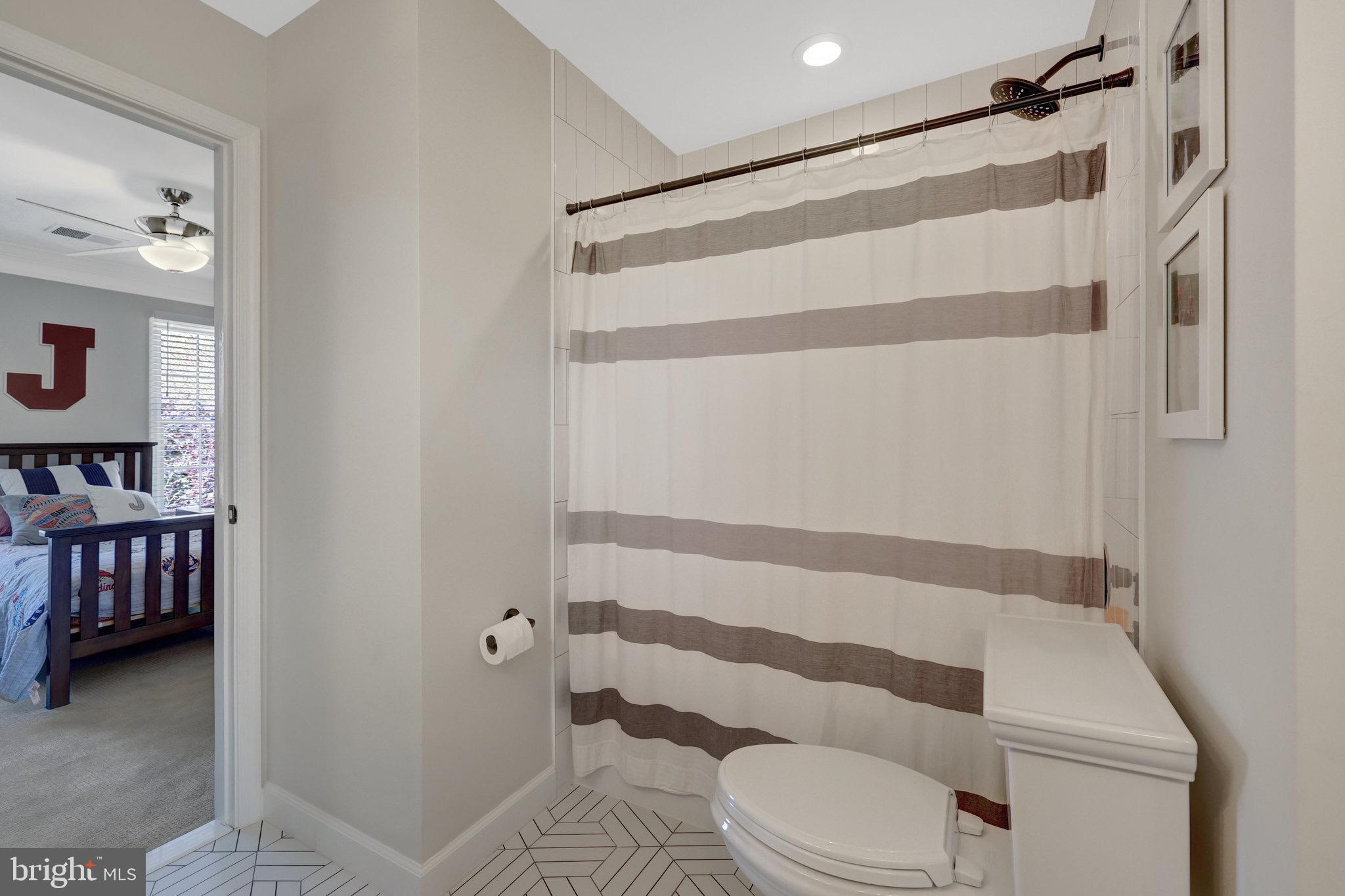 OAKTON RIDGE - Residential