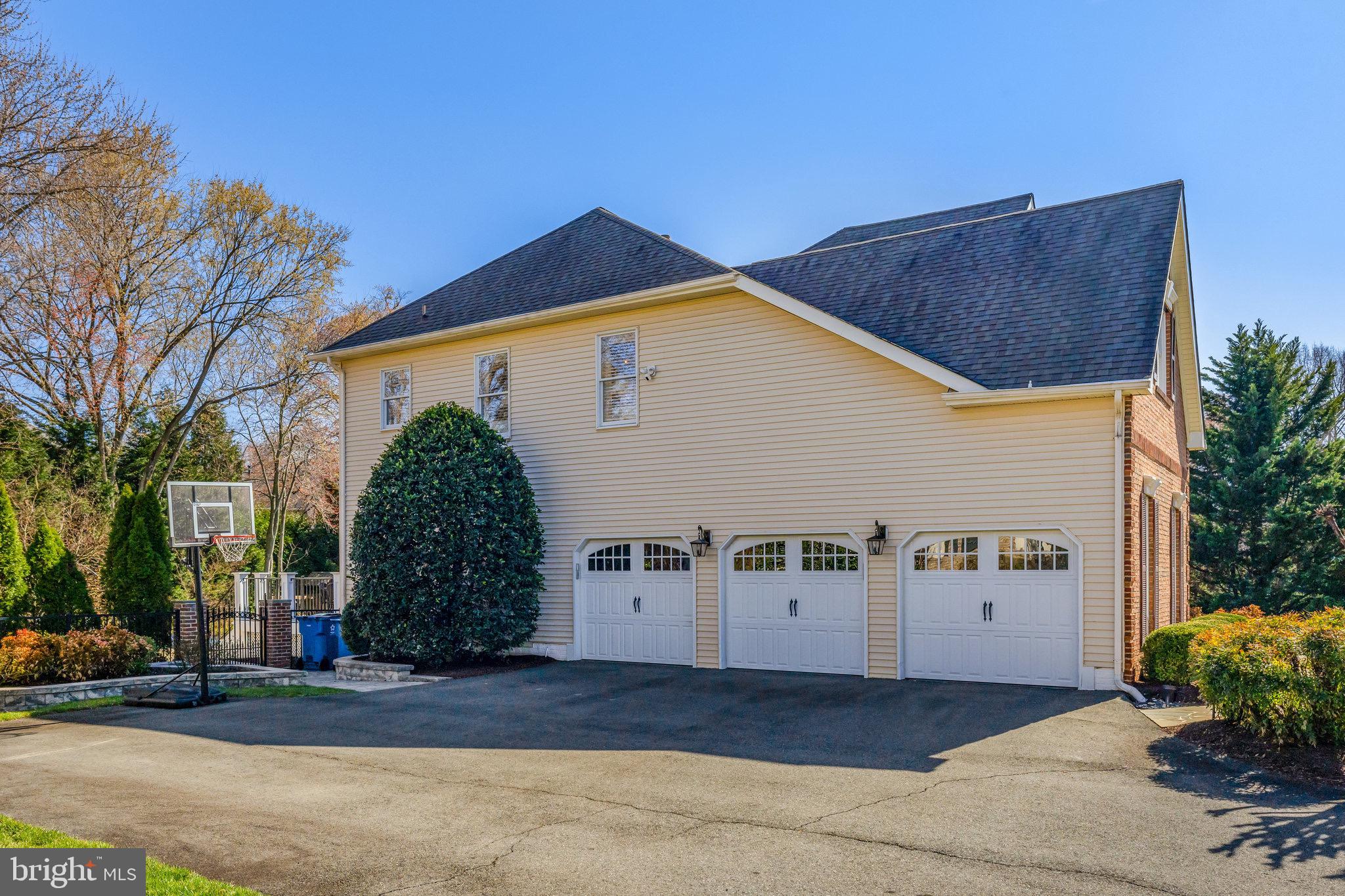 OAKTON RIDGE - Residential