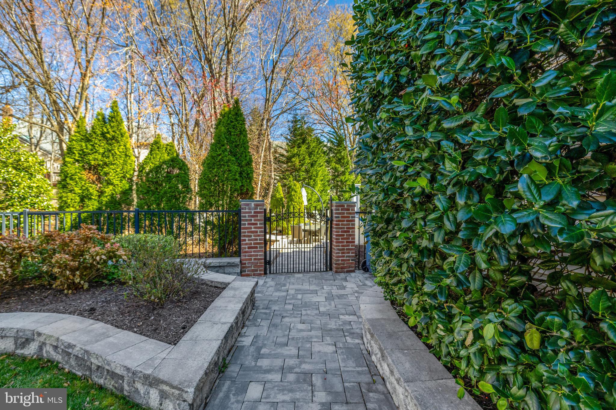 OAKTON RIDGE - Residential