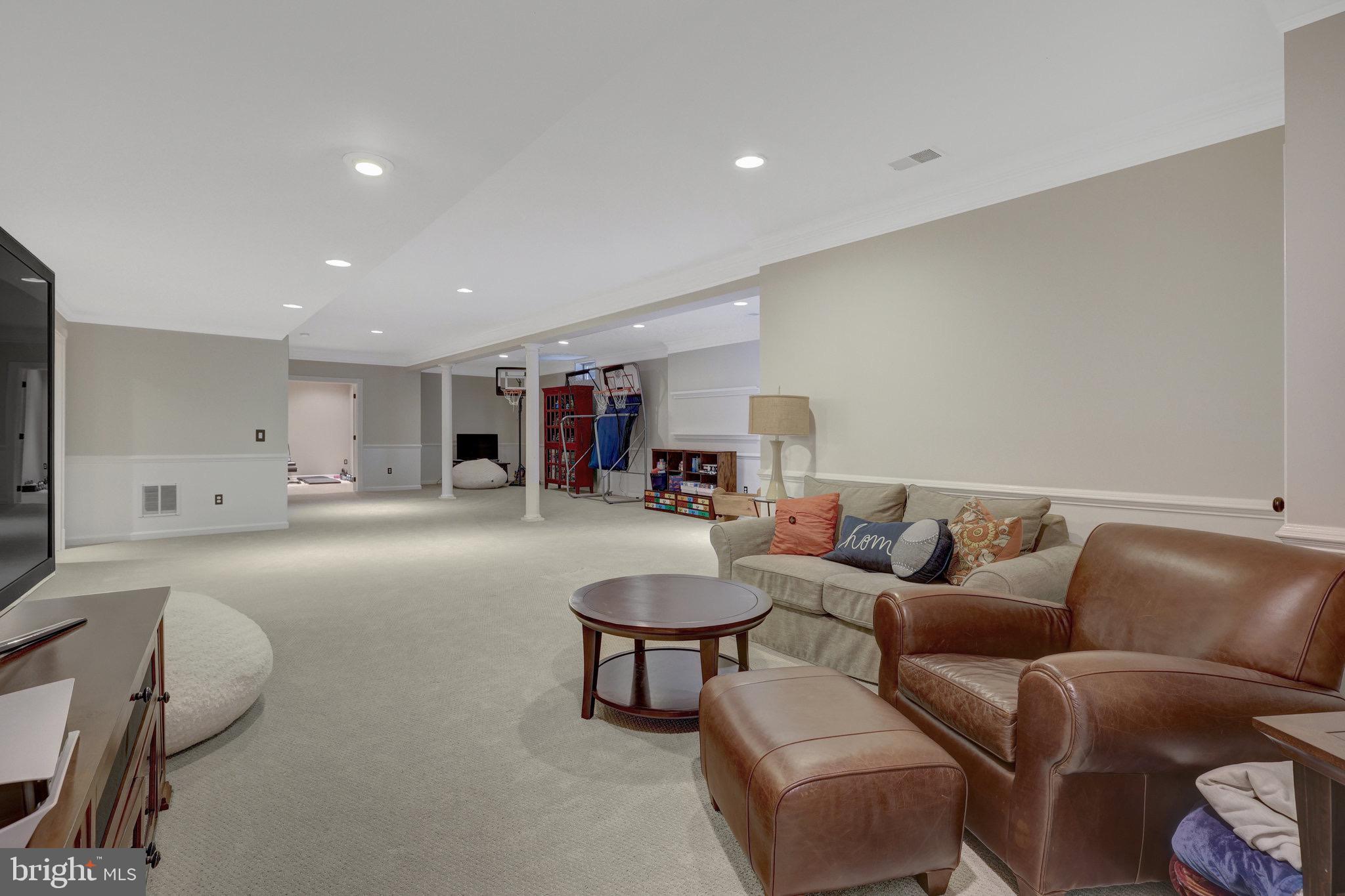 OAKTON RIDGE - Residential