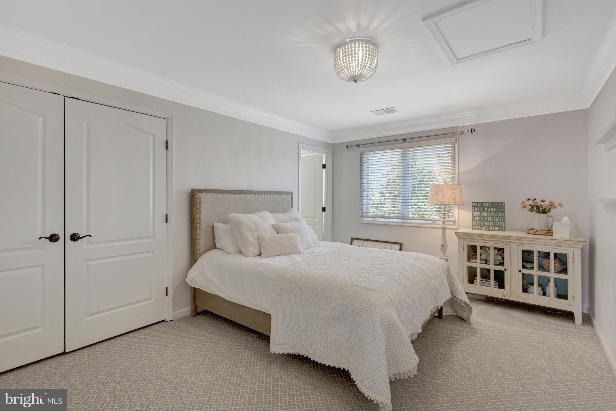 OAKTON RIDGE - Residential