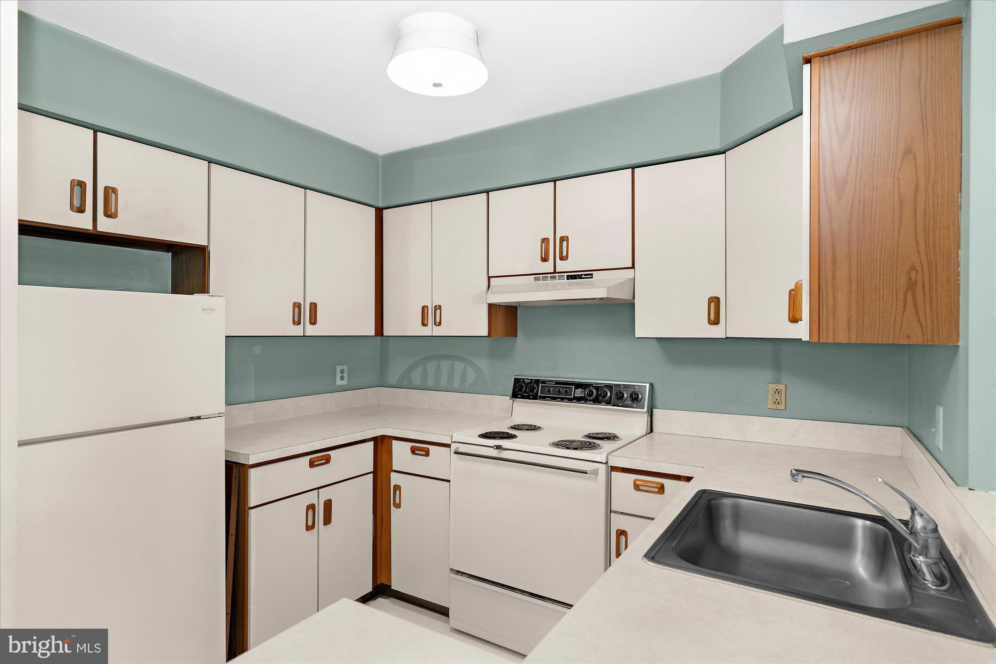 MONTGOMERY BROOKE - Residential