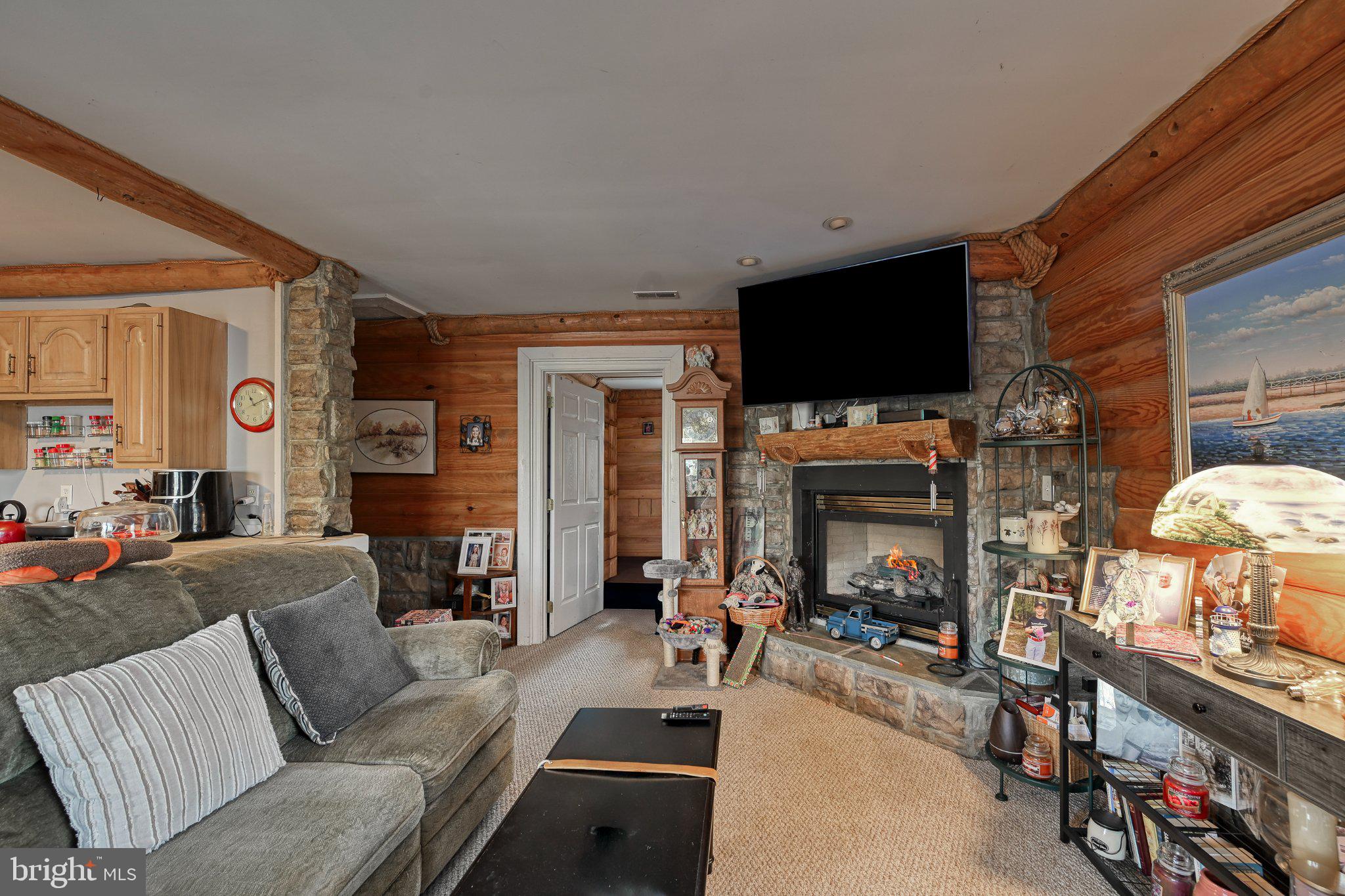 LAKE ANNA WOODS - Residential