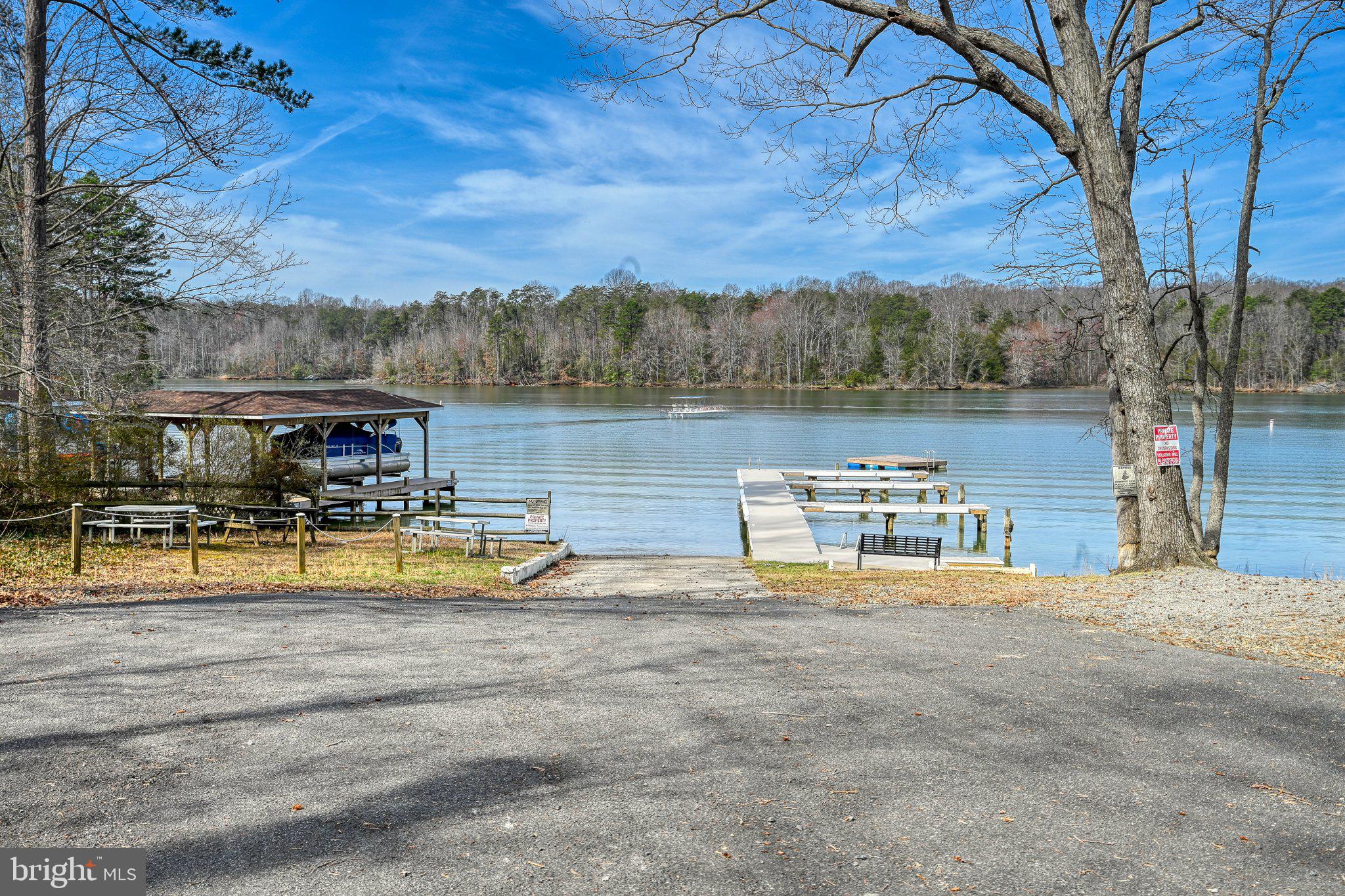 LAKE ANNA WOODS - Residential
