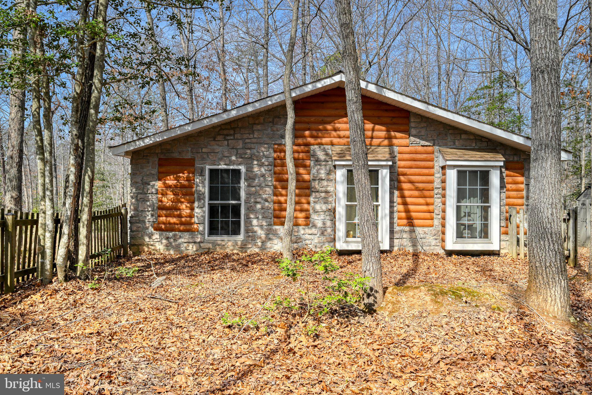 LAKE ANNA WOODS - Residential