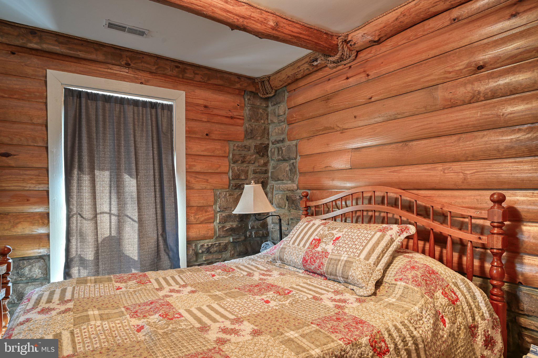 LAKE ANNA WOODS - Residential