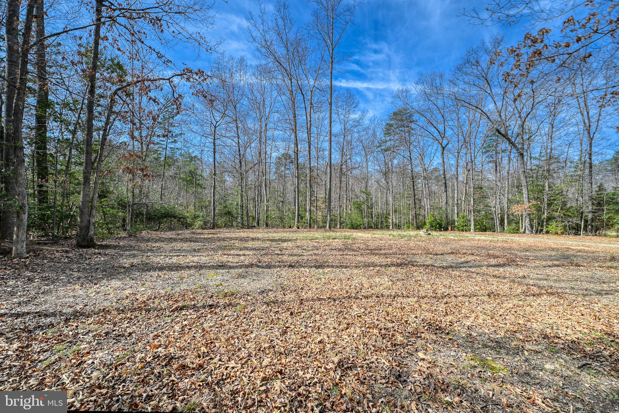 LAKE ANNA WOODS - Residential