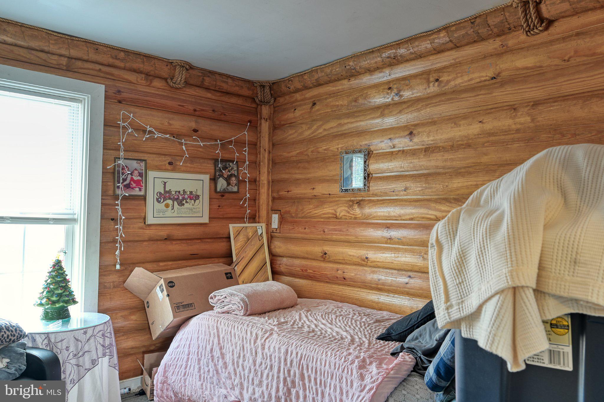 LAKE ANNA WOODS - Residential