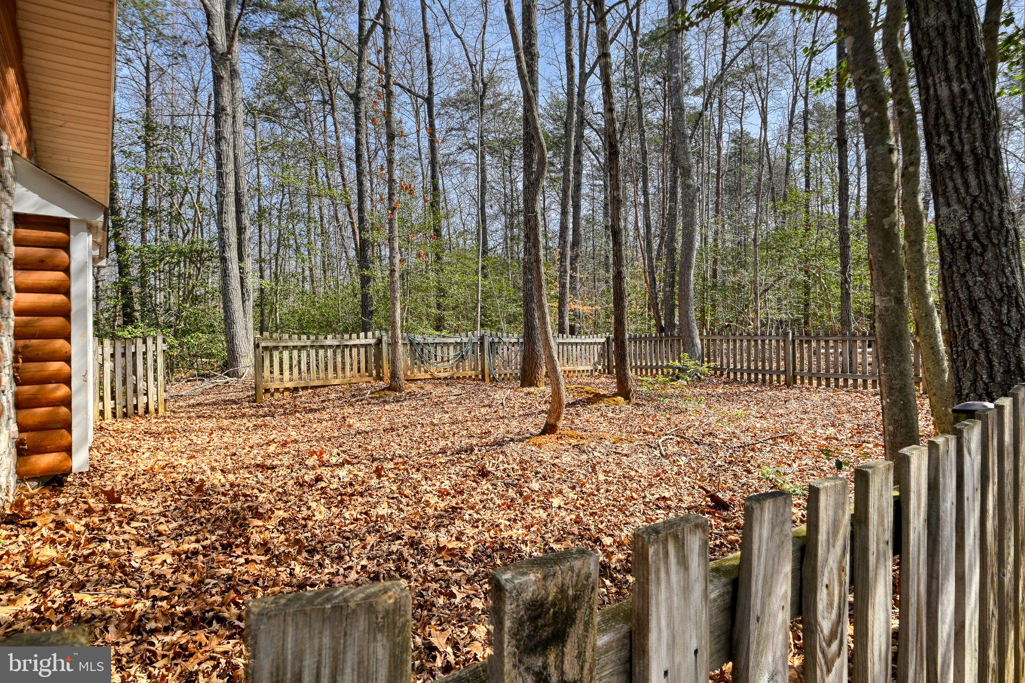 LAKE ANNA WOODS - Residential