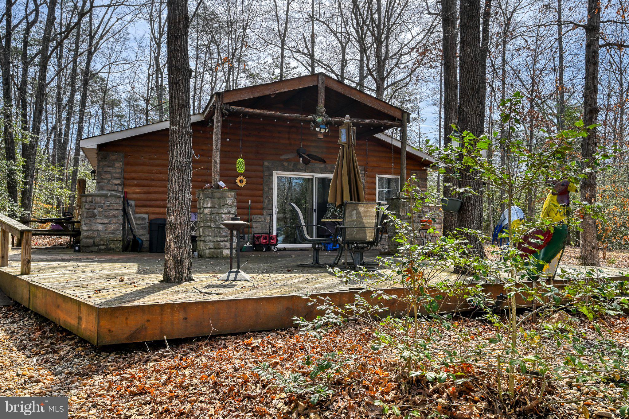 LAKE ANNA WOODS - Residential