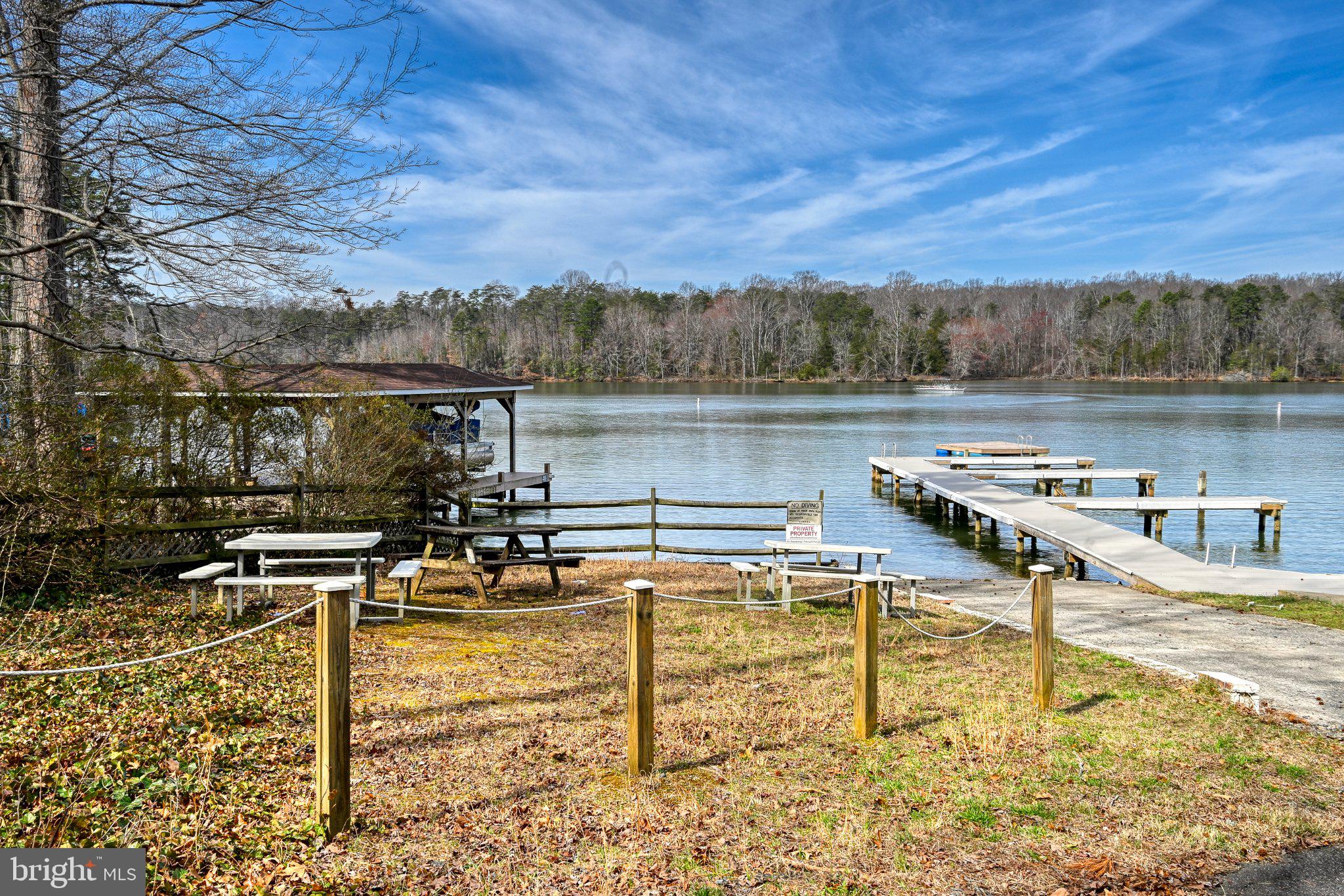 LAKE ANNA WOODS - Residential