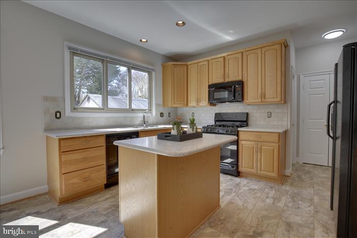 CHANTILLY HIGHLANDS - Residential