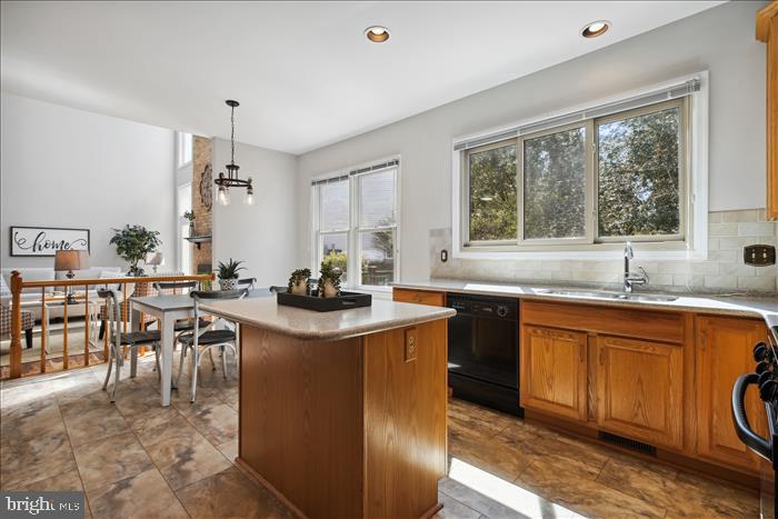 CHANTILLY HIGHLANDS - Residential