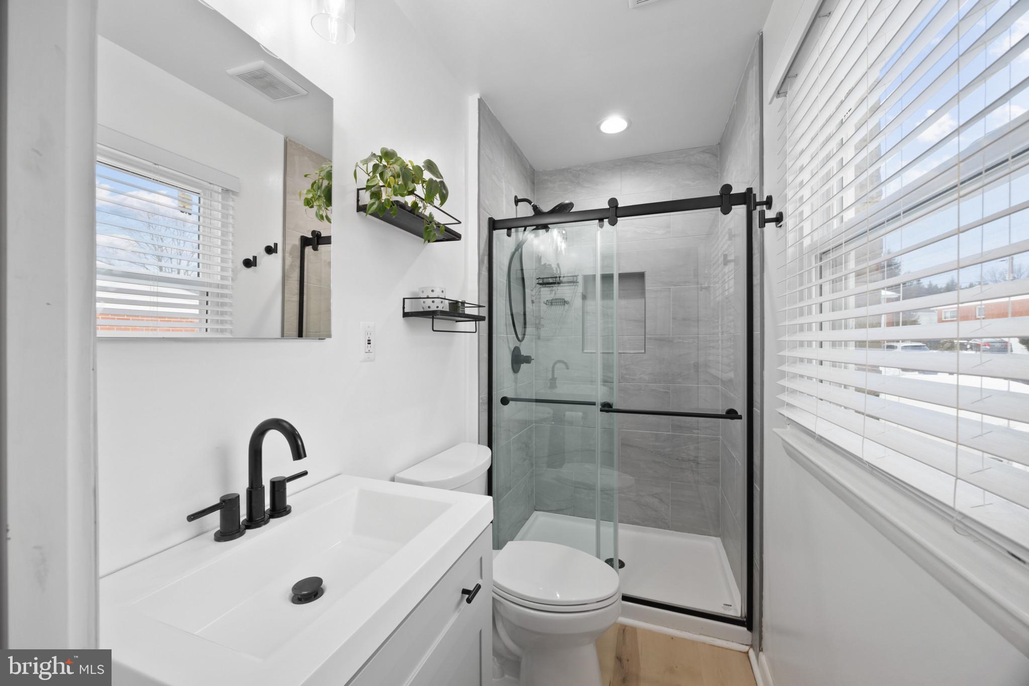 MONTROSE - Residential