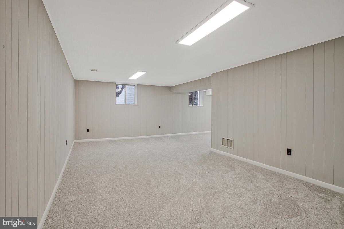 WOODBRIDGE VALLEY - Residential