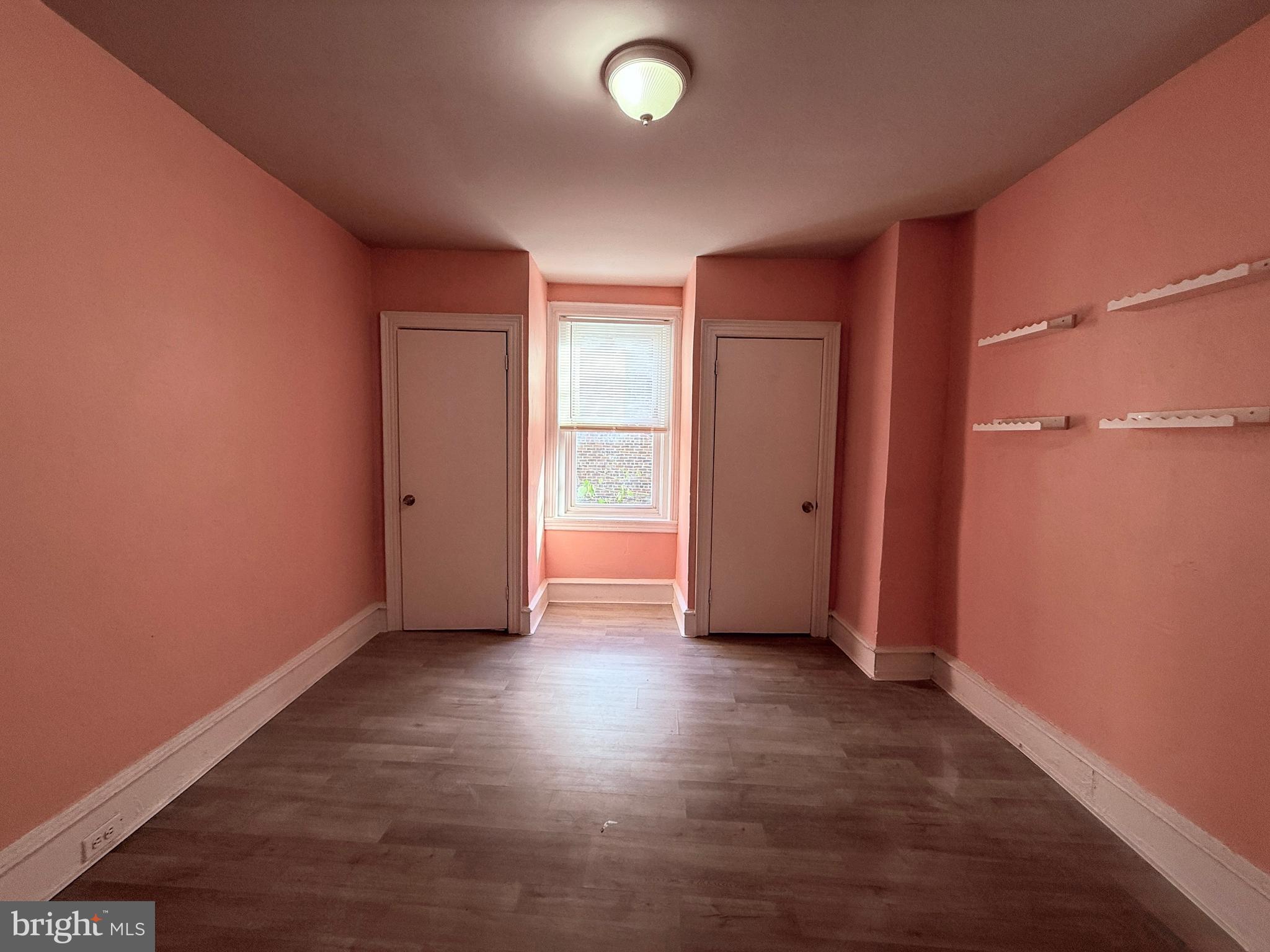 WALNUT HILL - Residential