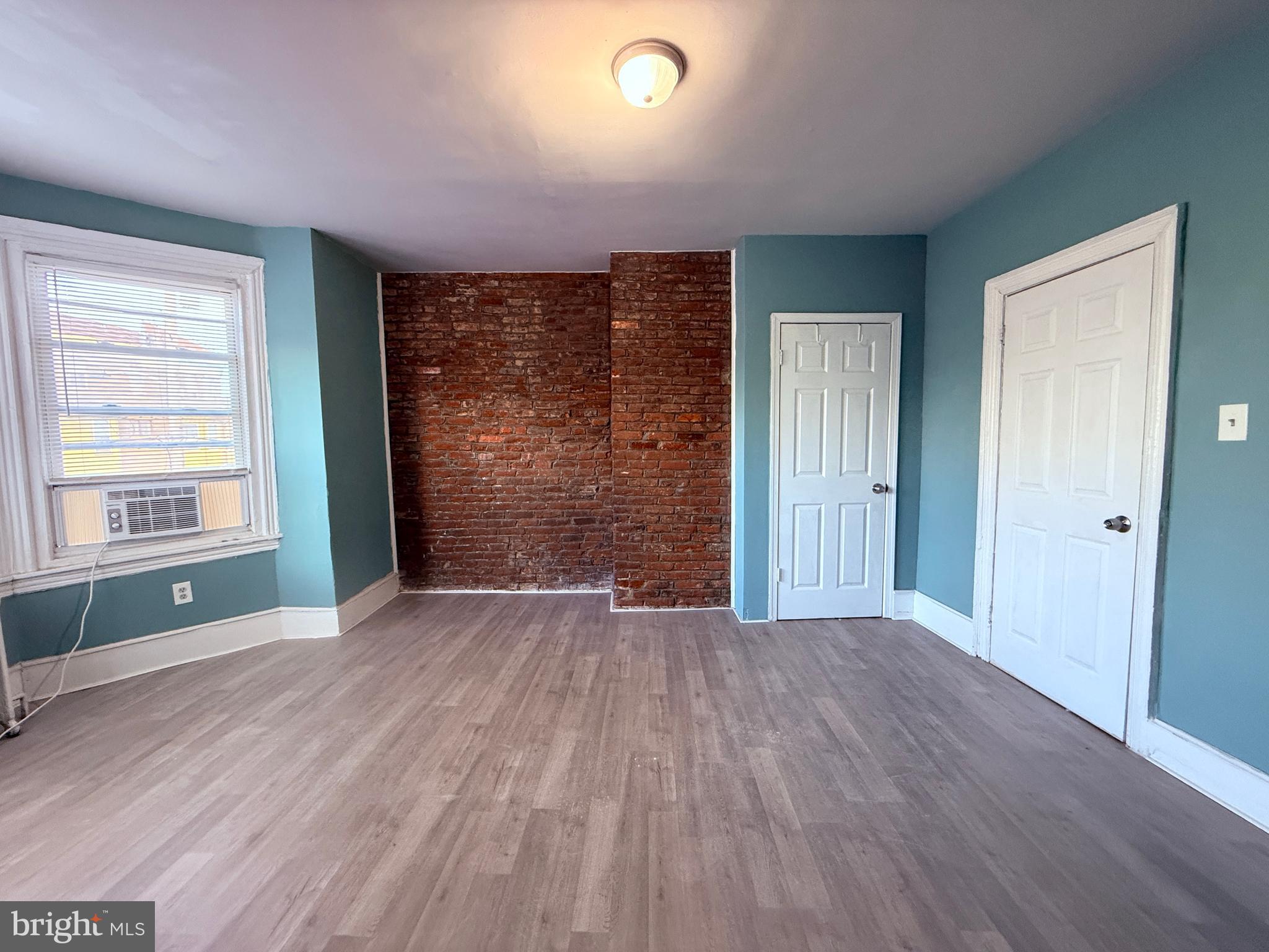 WALNUT HILL - Residential