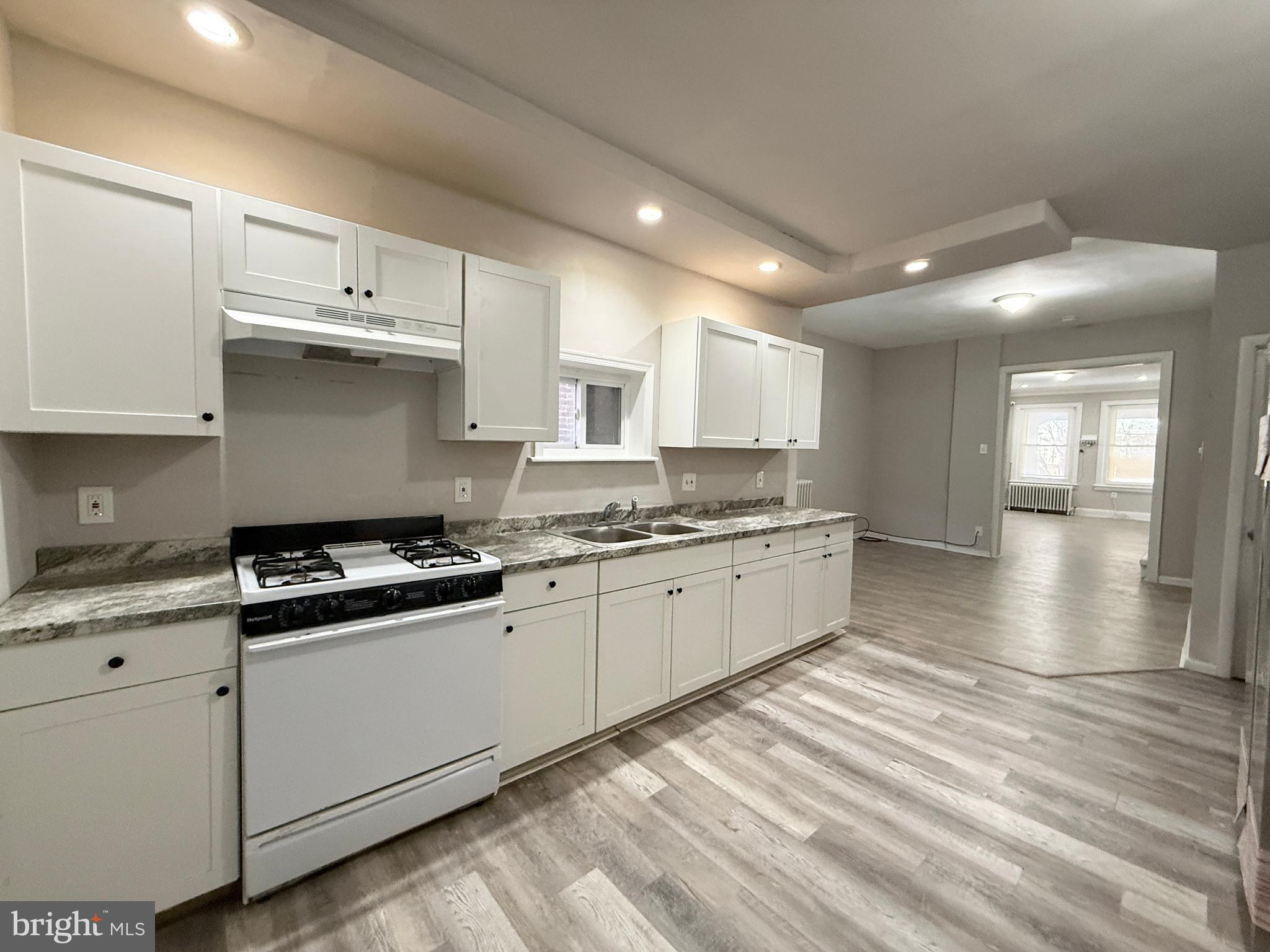 WALNUT HILL - Residential