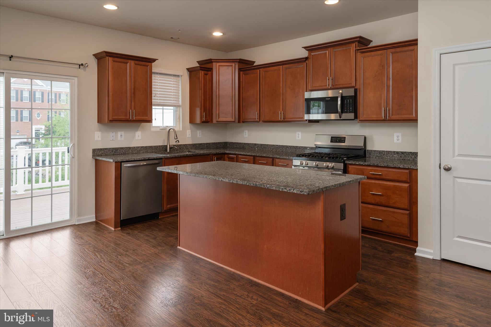 8339 DAYDREAM CRESCENT