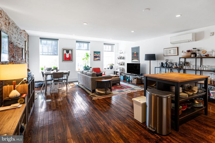 Gorgeous newly renovated unit available in desirable Old City location. This 2 bedroom/2 bath unit boasts of original hardwood floors, exposed brick, upgraded kitchen w/ Stainless Steel appliances, personal deck and a washer/dryer located in unit. An elevator that goes directly to the unit. There are also beautiful French doors and gorgeous bay windows overlooking an incredible view. The unit is absolutely stunning and is in a great, walkable location surrounded by tons of restaurants and nightlife!