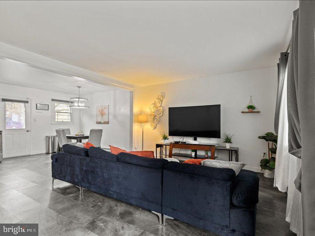 Photo of 3 Clarendon Drive, Lancaster, PA 17603 (MLS # PALA2046854)