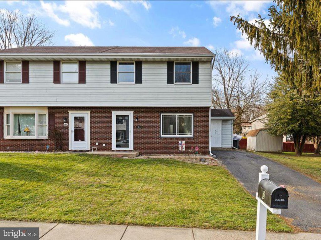 Photo of 3 Clarendon Drive, Lancaster, PA 17603 (MLS # PALA2046854)