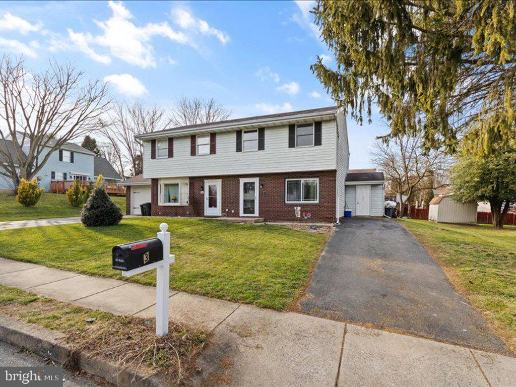 Photo of 3 Clarendon Drive, Lancaster, PA 17603 (MLS # PALA2046854)