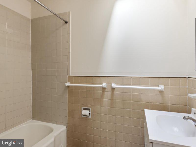 RITTENHOUSE SQUARE - Residential Lease