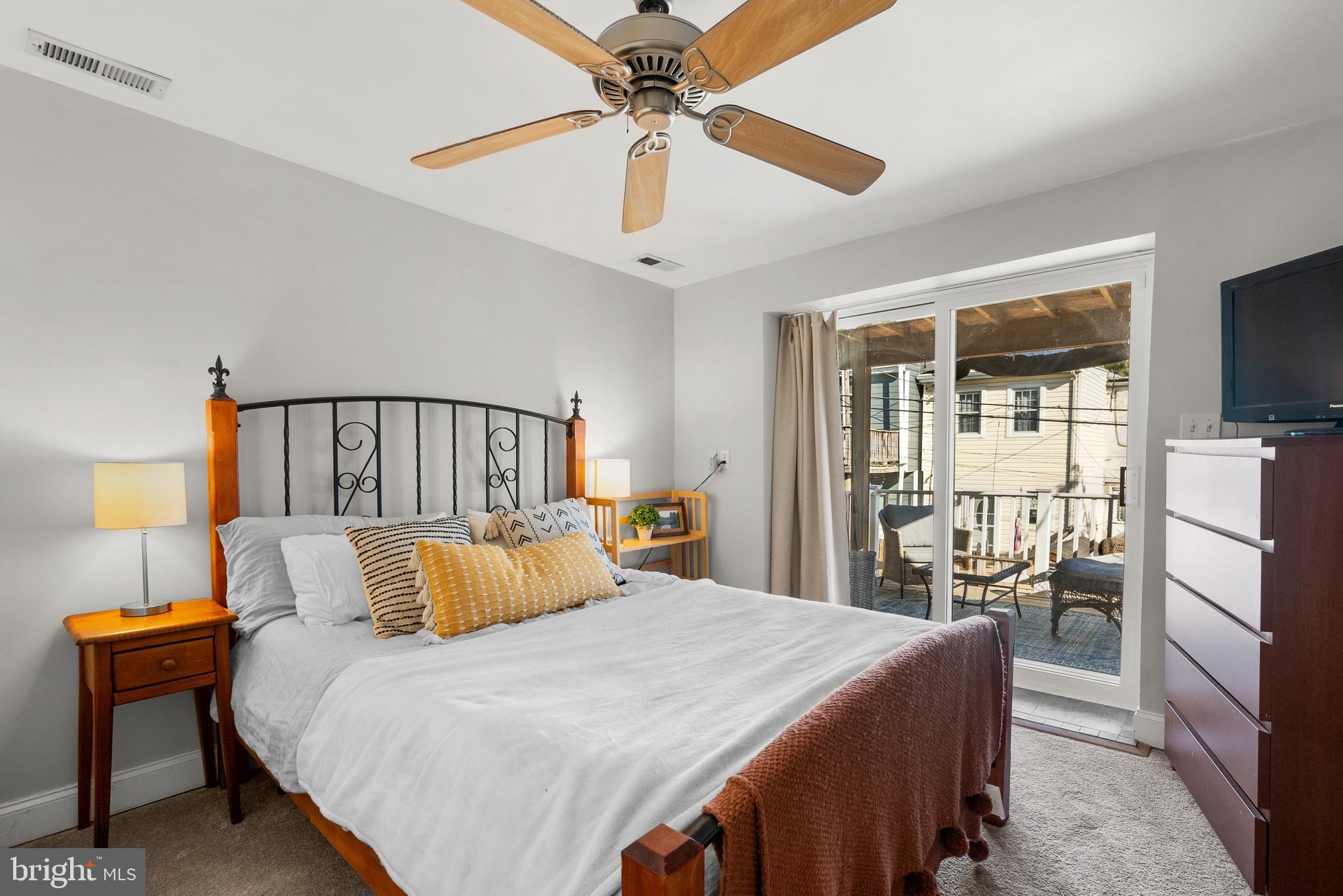 RIVERSIDE - Residential