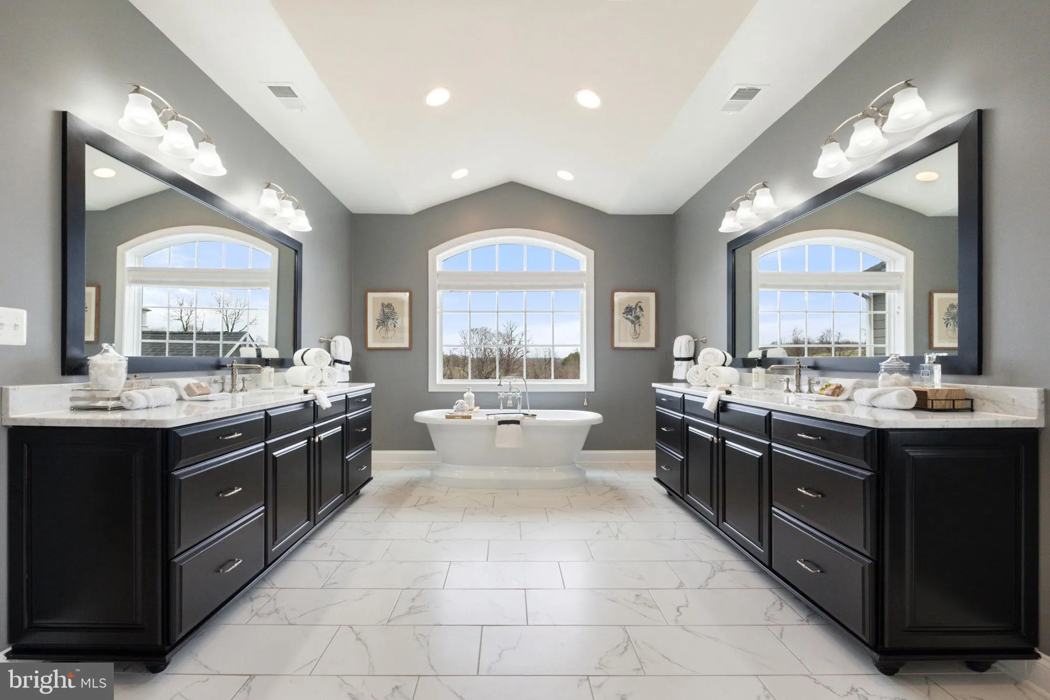 Purcellville, Virginia 20132, United States, 5 Bedrooms Bedrooms, ,6 BathroomsBathrooms,Residential,Active,94059