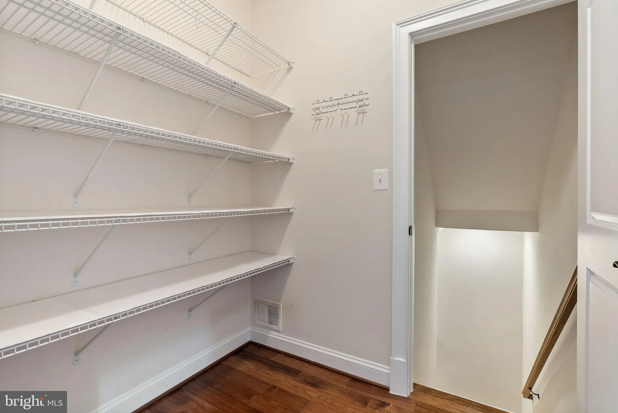 Purcellville, Virginia 20132, United States, 5 Bedrooms Bedrooms, ,6 BathroomsBathrooms,Residential,Active,94059