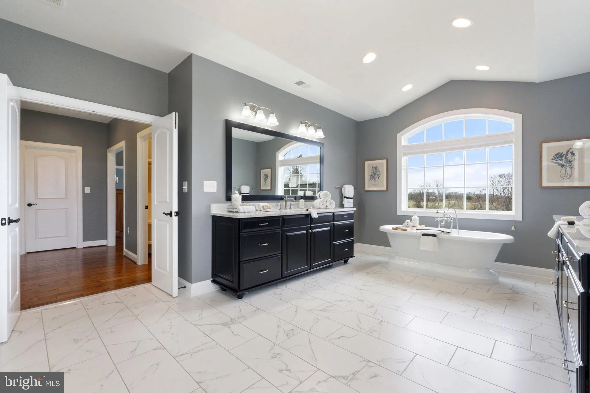 Purcellville, Virginia 20132, United States, 5 Bedrooms Bedrooms, ,6 BathroomsBathrooms,Residential,Active,94059