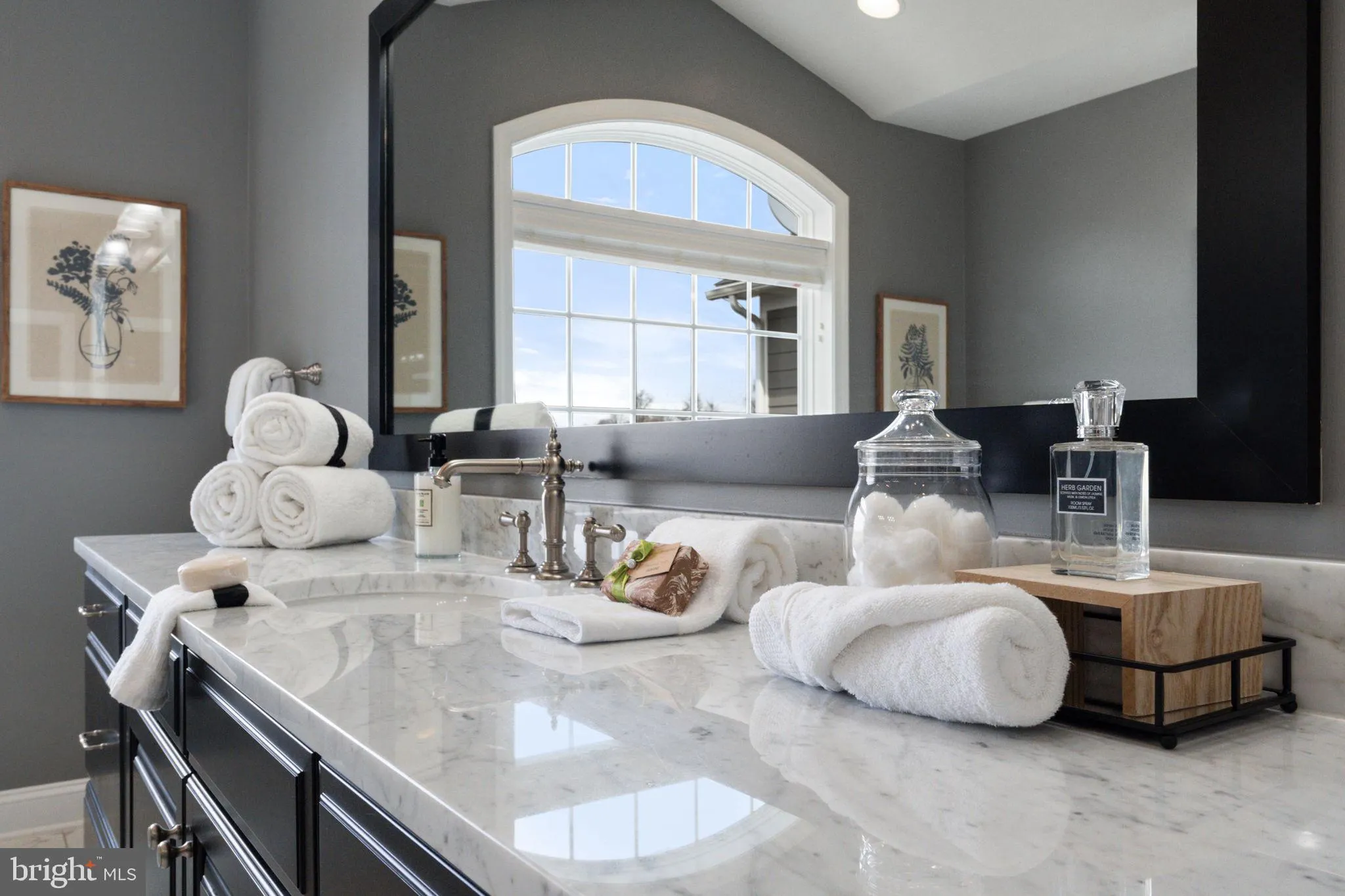 Purcellville, Virginia 20132, United States, 5 Bedrooms Bedrooms, ,6 BathroomsBathrooms,Residential,Active,94059