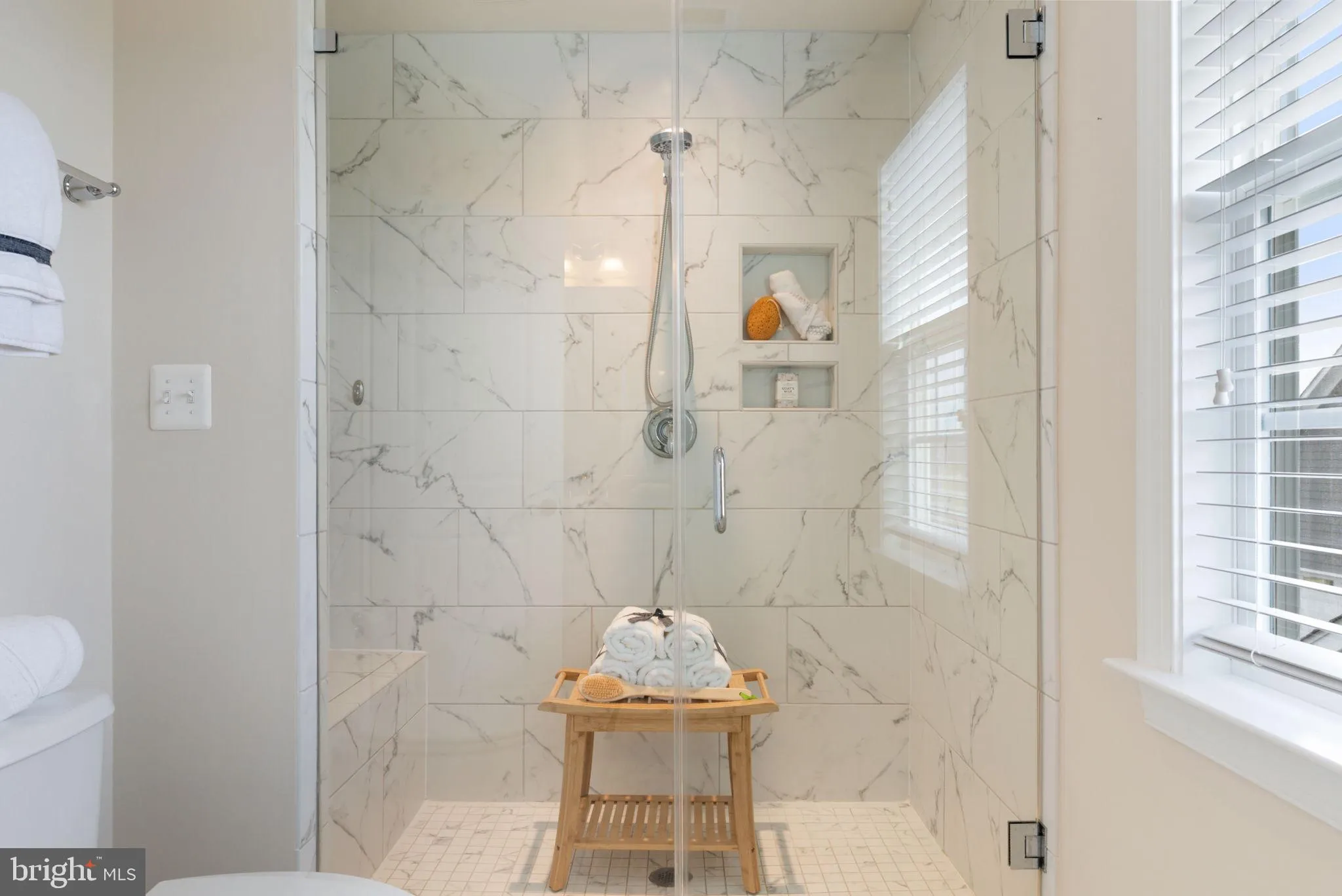 Purcellville, Virginia 20132, United States, 5 Bedrooms Bedrooms, ,6 BathroomsBathrooms,Residential,Active,94059