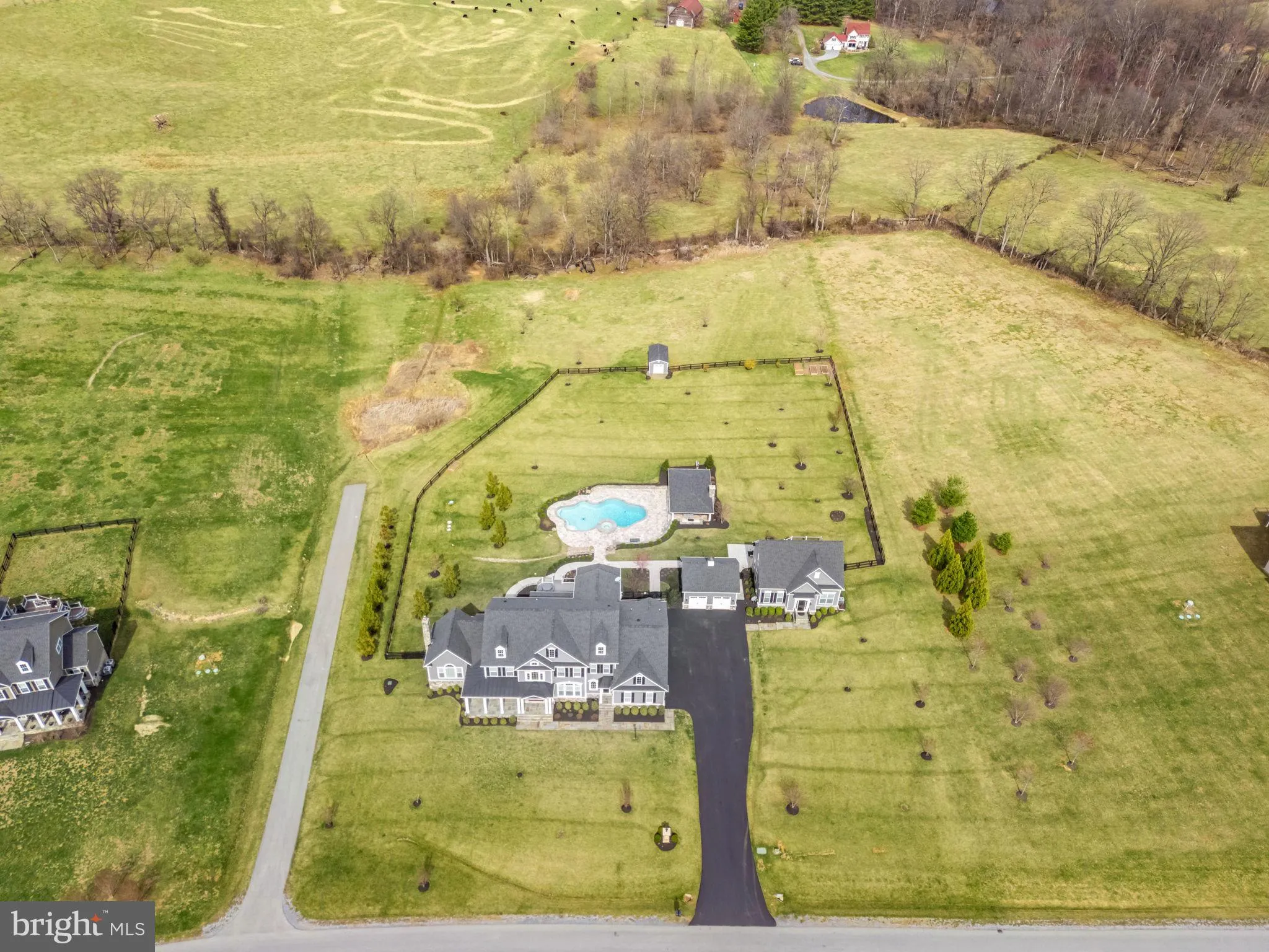 Purcellville, Virginia 20132, United States, 5 Bedrooms Bedrooms, ,6 BathroomsBathrooms,Residential,Active,94059