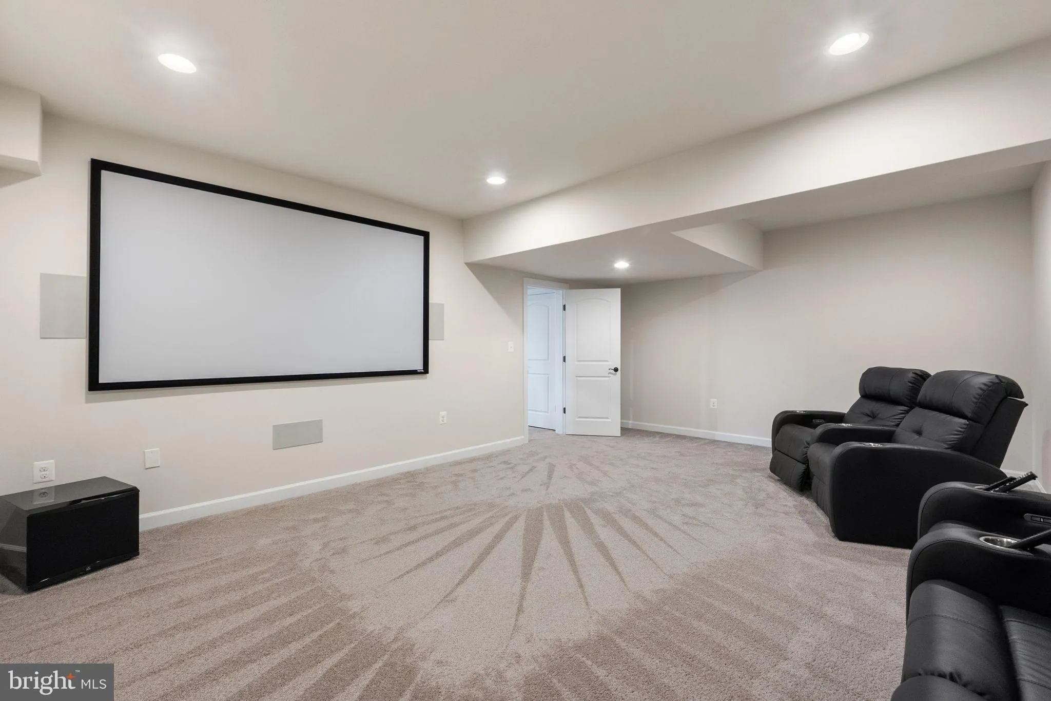 Purcellville, Virginia 20132, United States, 5 Bedrooms Bedrooms, ,6 BathroomsBathrooms,Residential,Active,94059