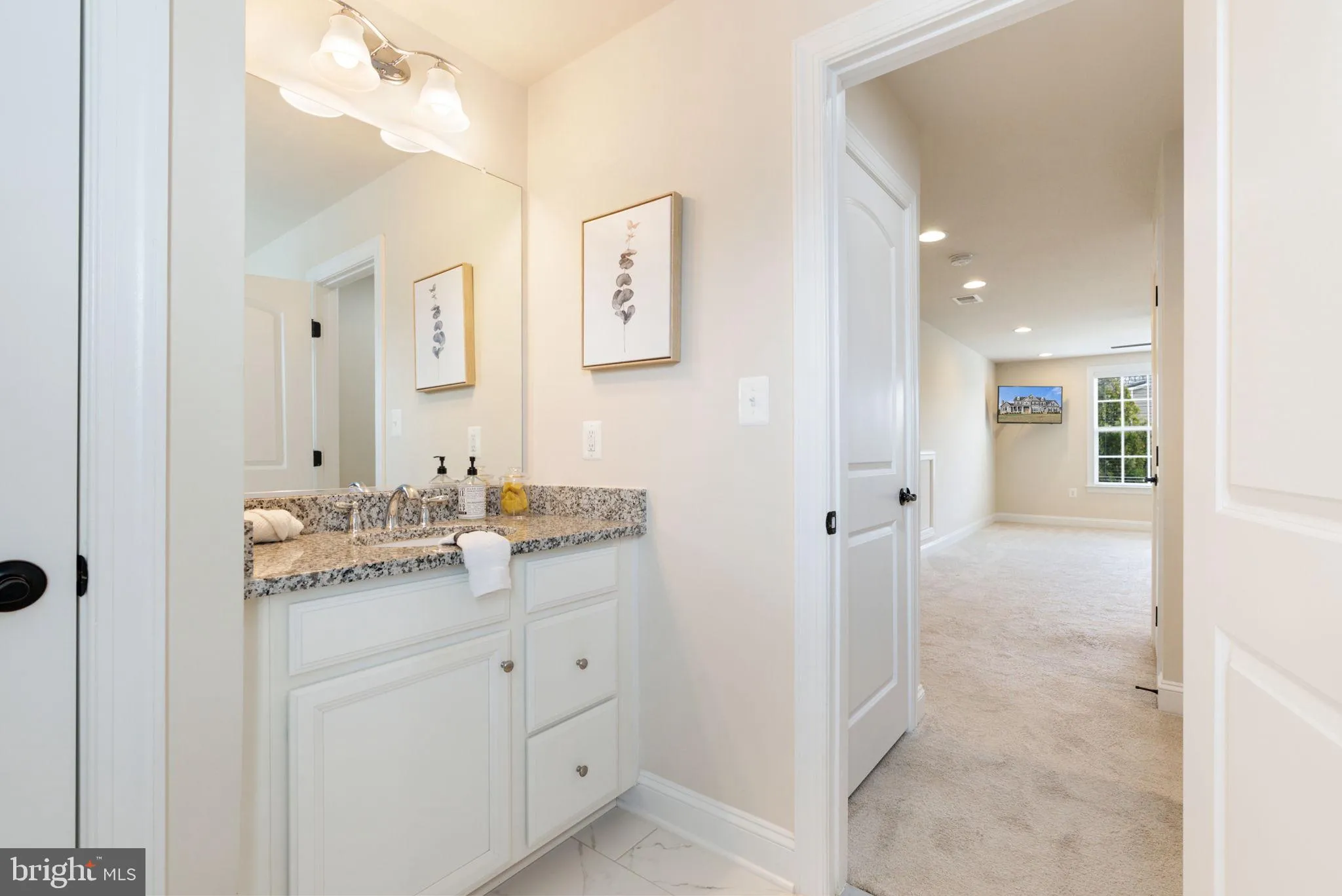 Purcellville, Virginia 20132, United States, 5 Bedrooms Bedrooms, ,6 BathroomsBathrooms,Residential,Active,94059